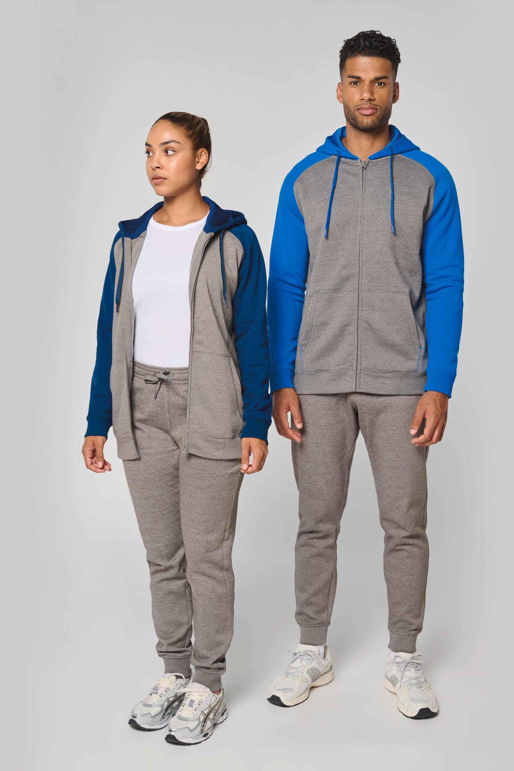 Veste molleton zippée capuche bicolore unisexe en situation