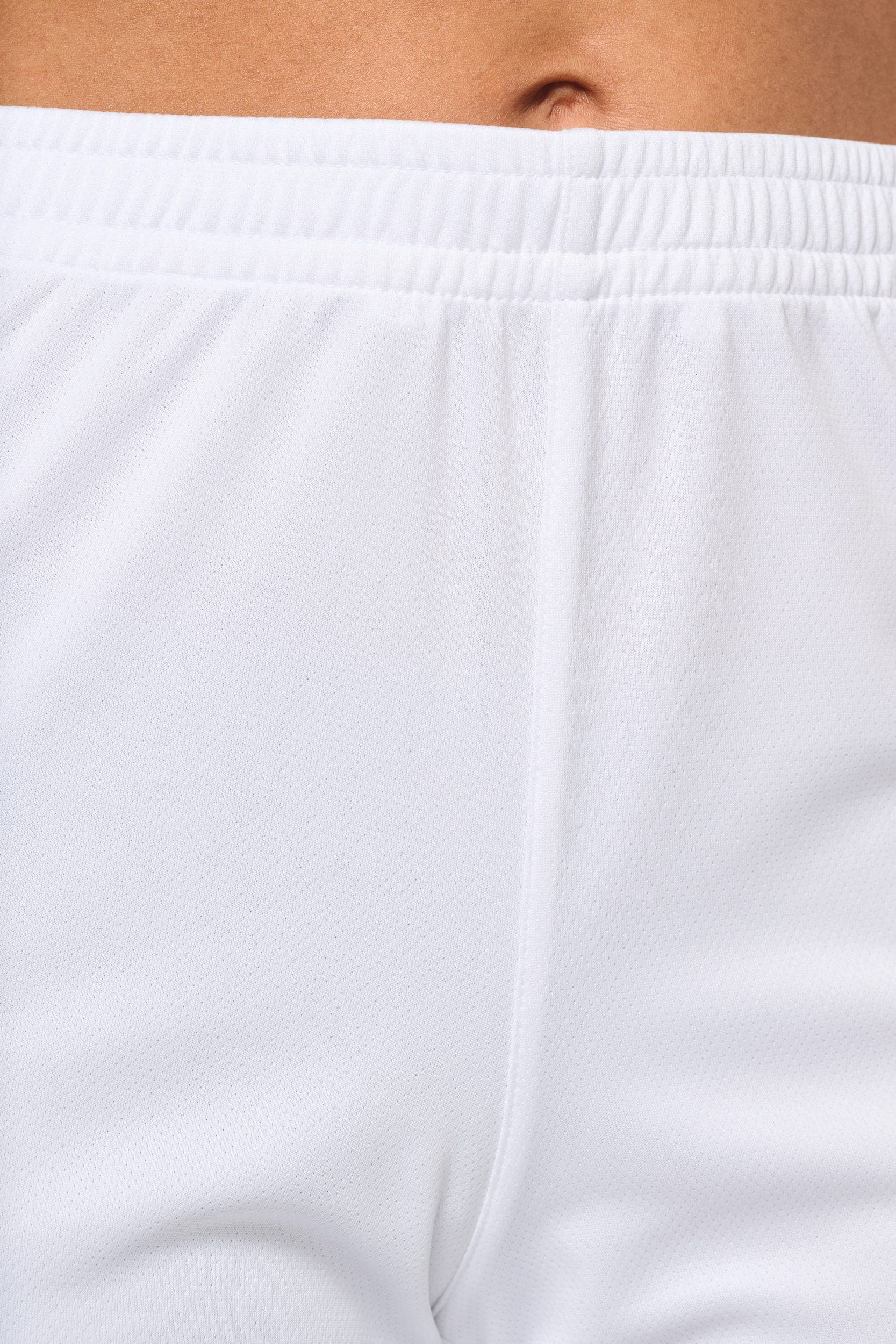 Short de basket-ball femme en situation
