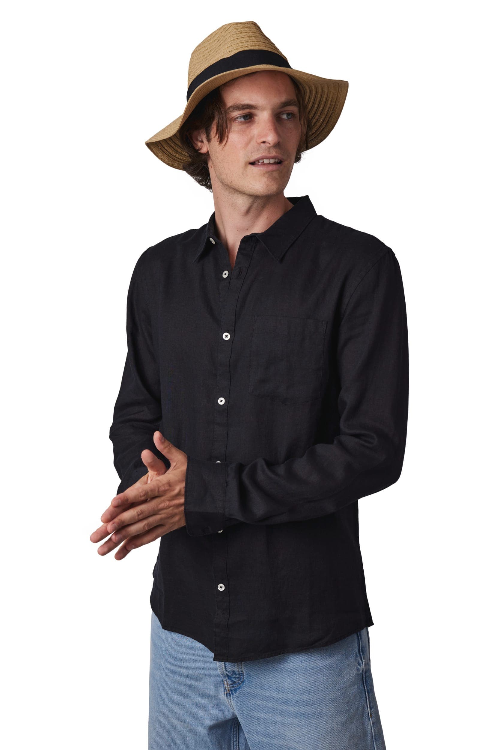Chapeau de paille classique en situation
