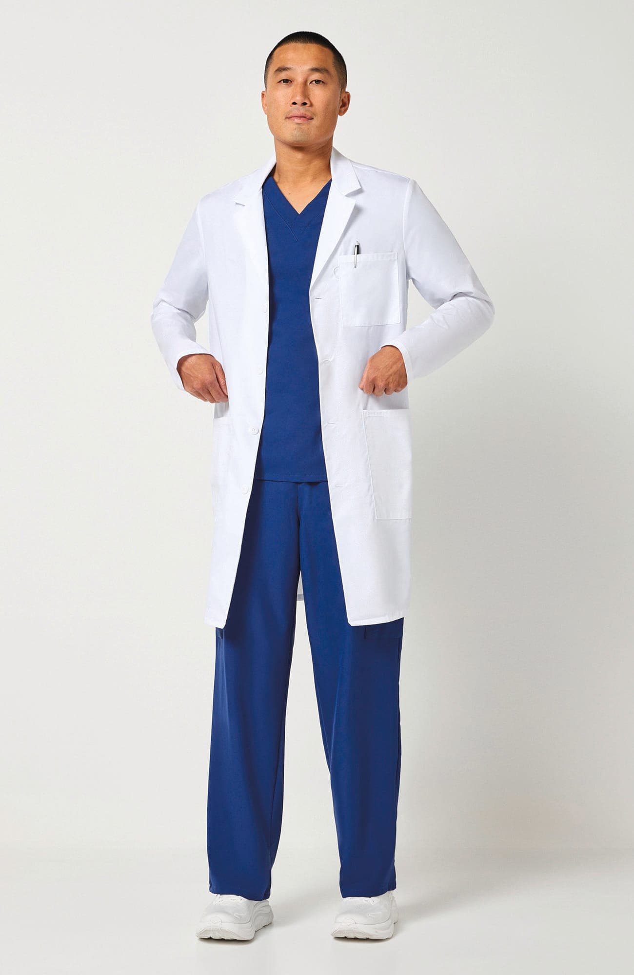 Blouse de laboratoire 96.5cm unisexe en situation