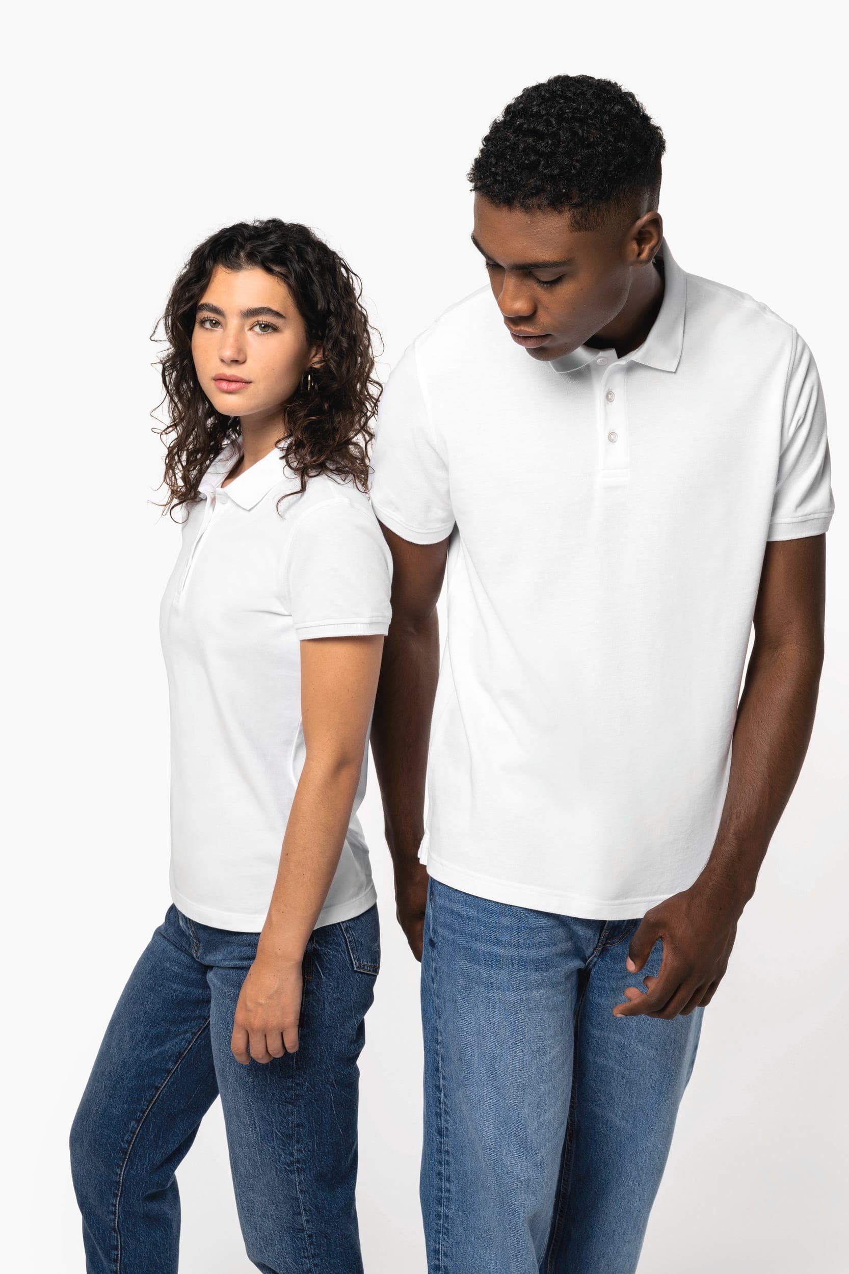 Polo piqué manches courtes femme en situation