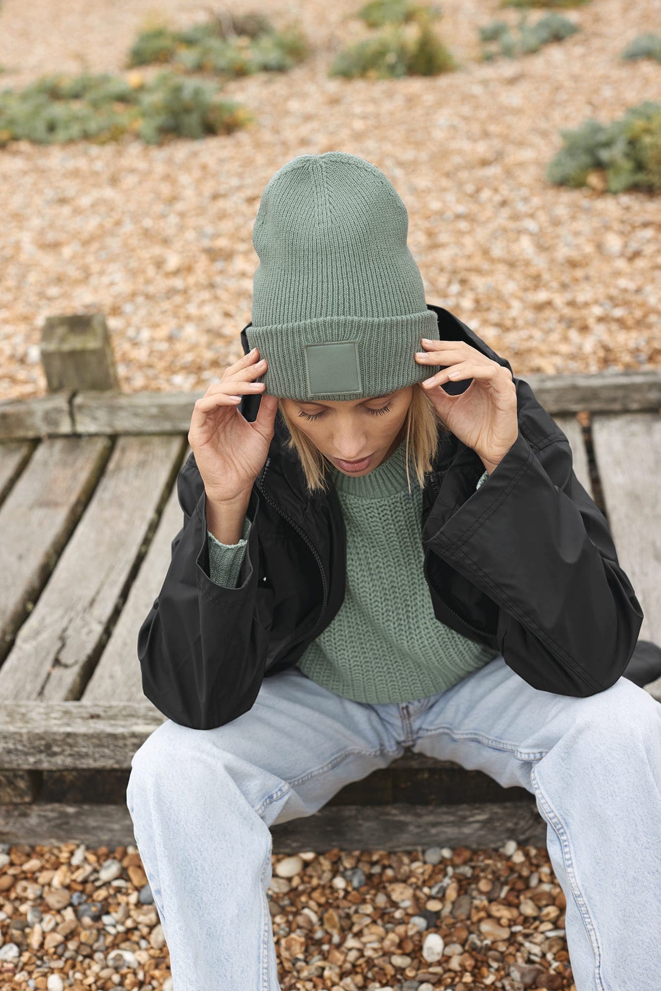 DEEP CUFFED TONAL PATCH BEANIE en situation