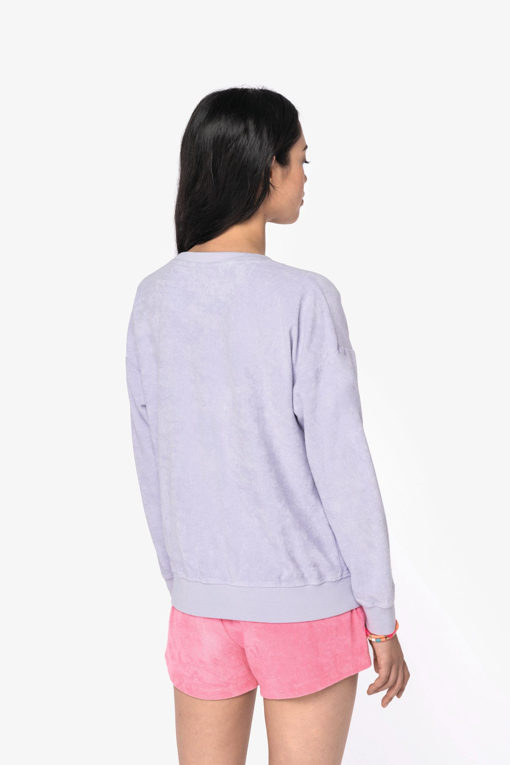 Sweat-shirt écoresponsable en éponge femme en situation