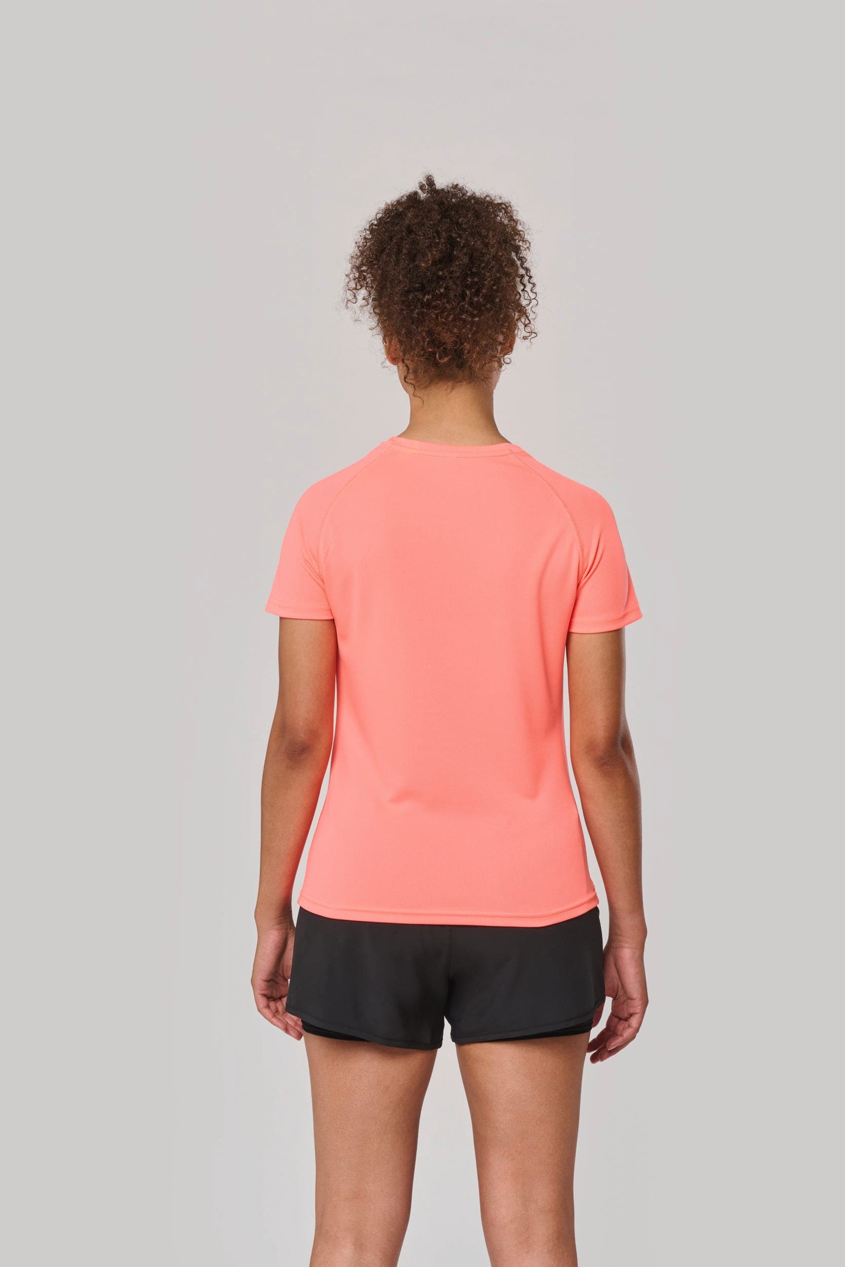 T-shirt de sport manches courtes femme en situation