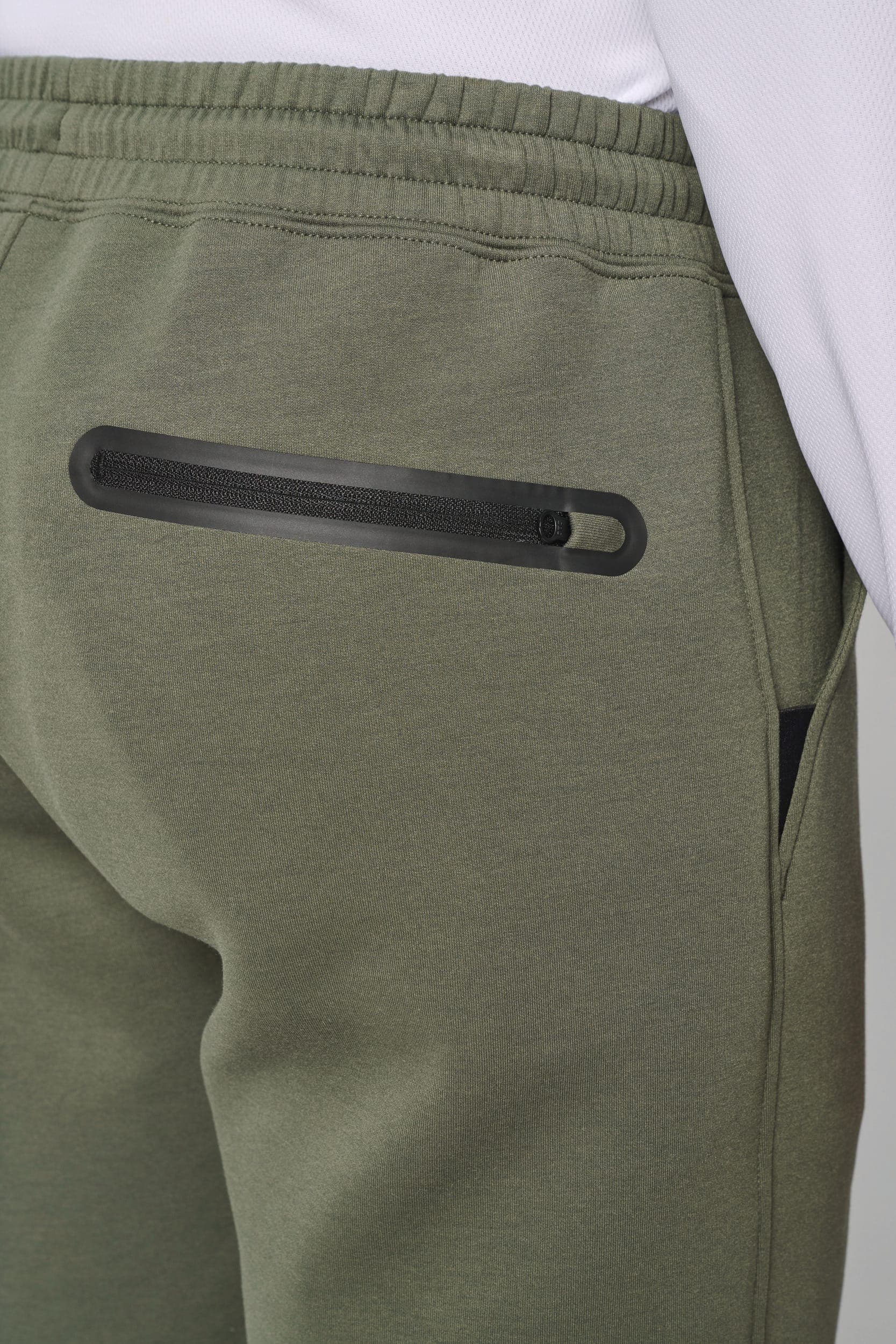 Short homme en situation