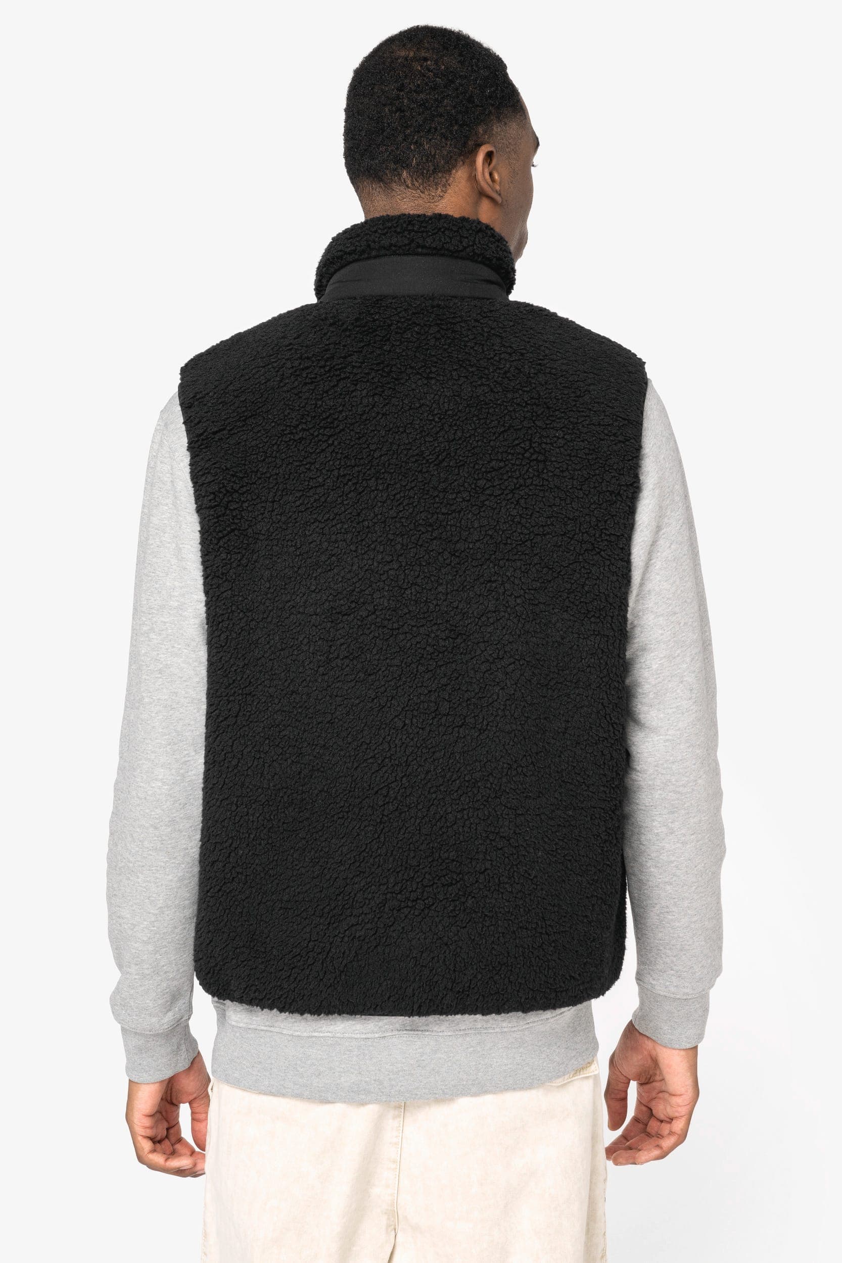 Bodywarmer écoresponsable en sherpa unisexe en situation