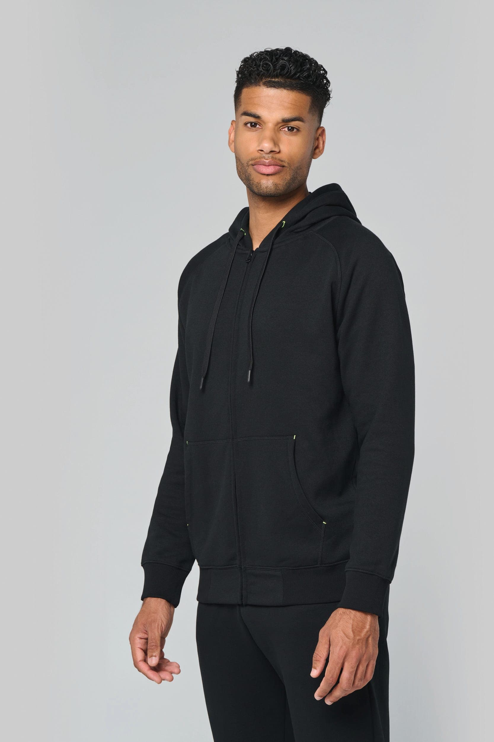 Veste zippée à capuche unisexe en situation