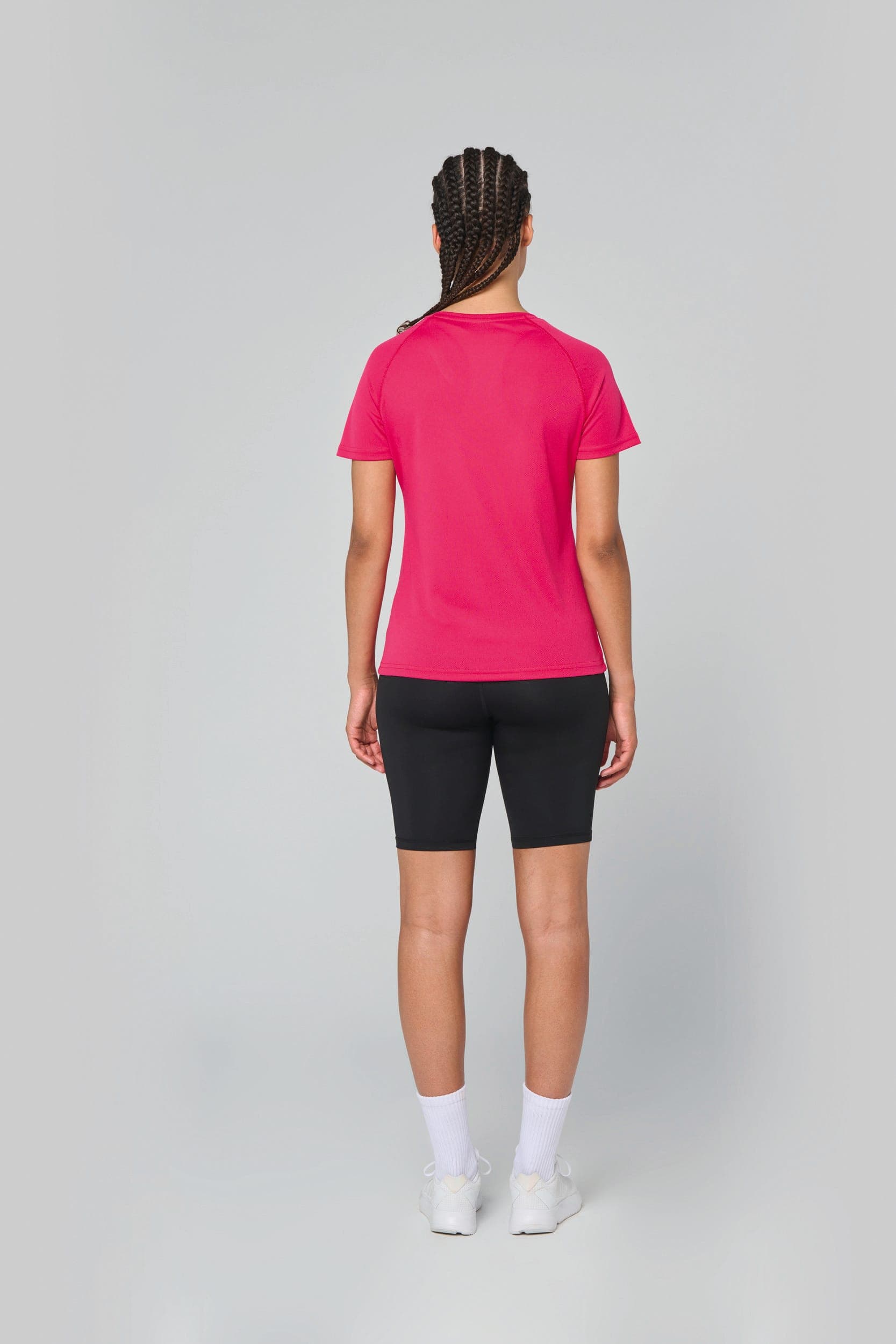 T-shirt de sport manches courtes col v femme en situation