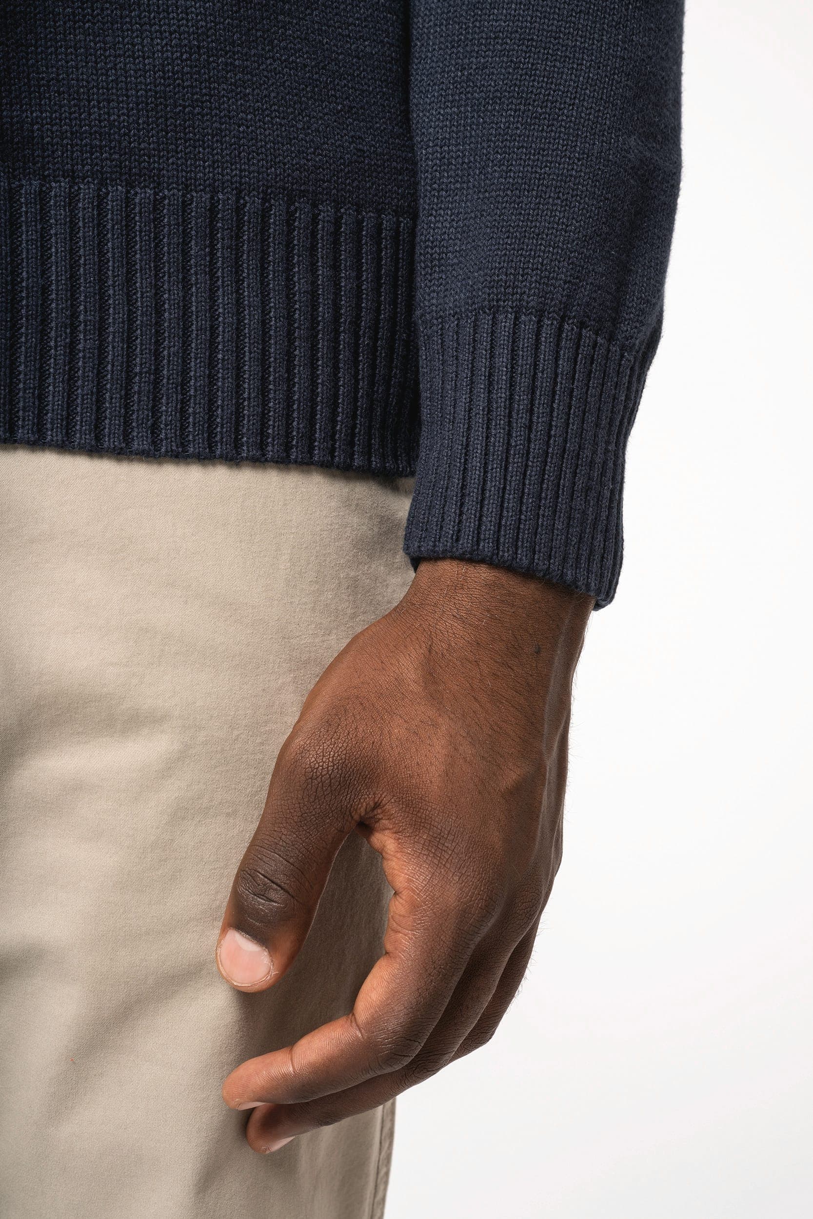 Cardigan zippé en situation