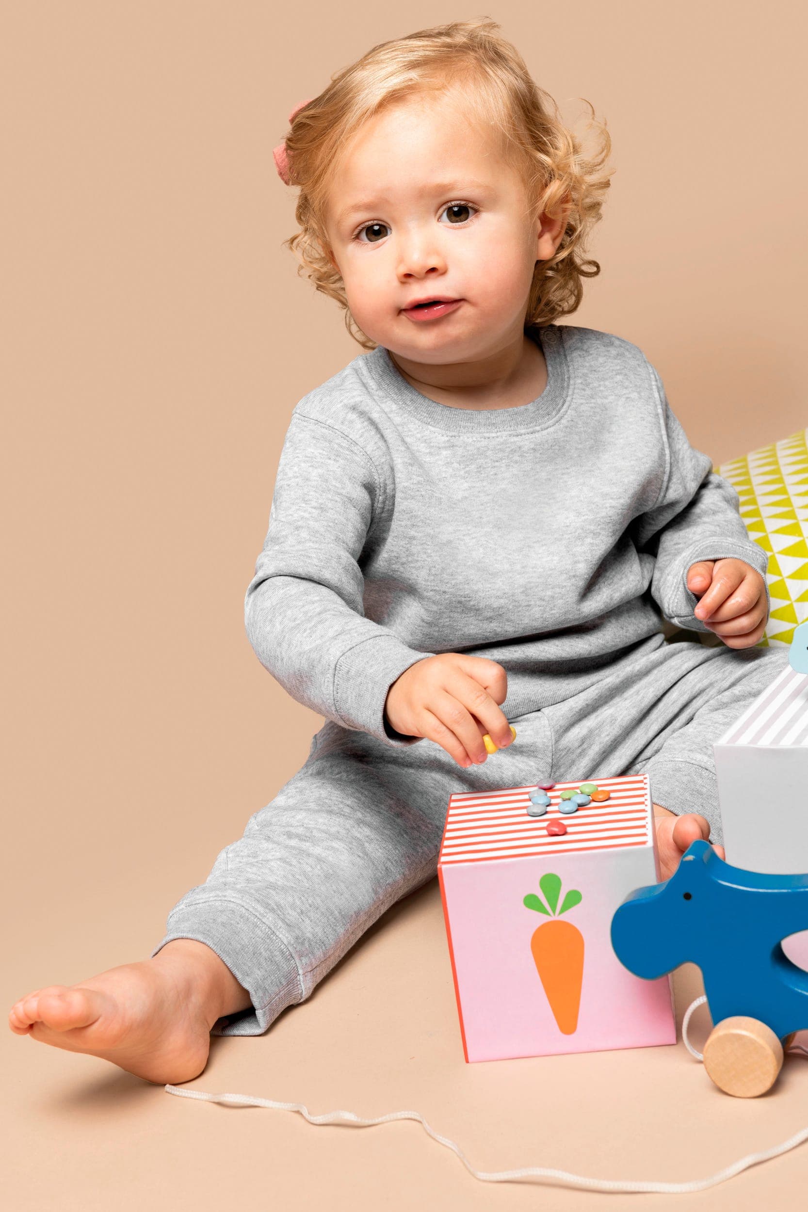 Pantalon molleton écoresponsable bébé en situation
