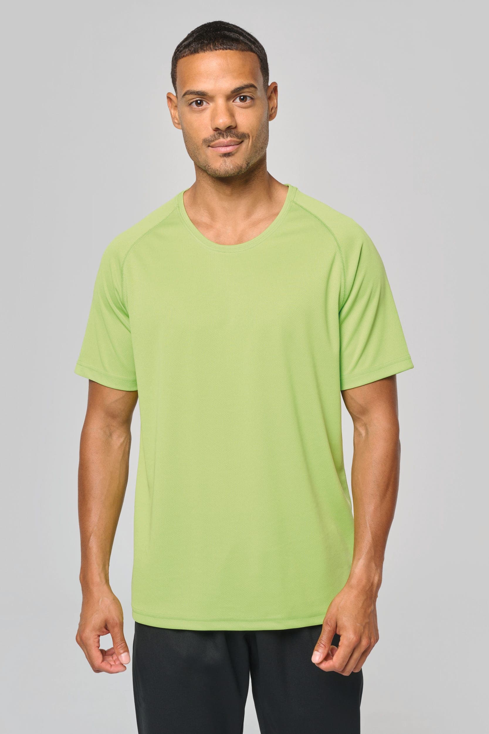 T-shirt de sport manches courtes homme en situation
