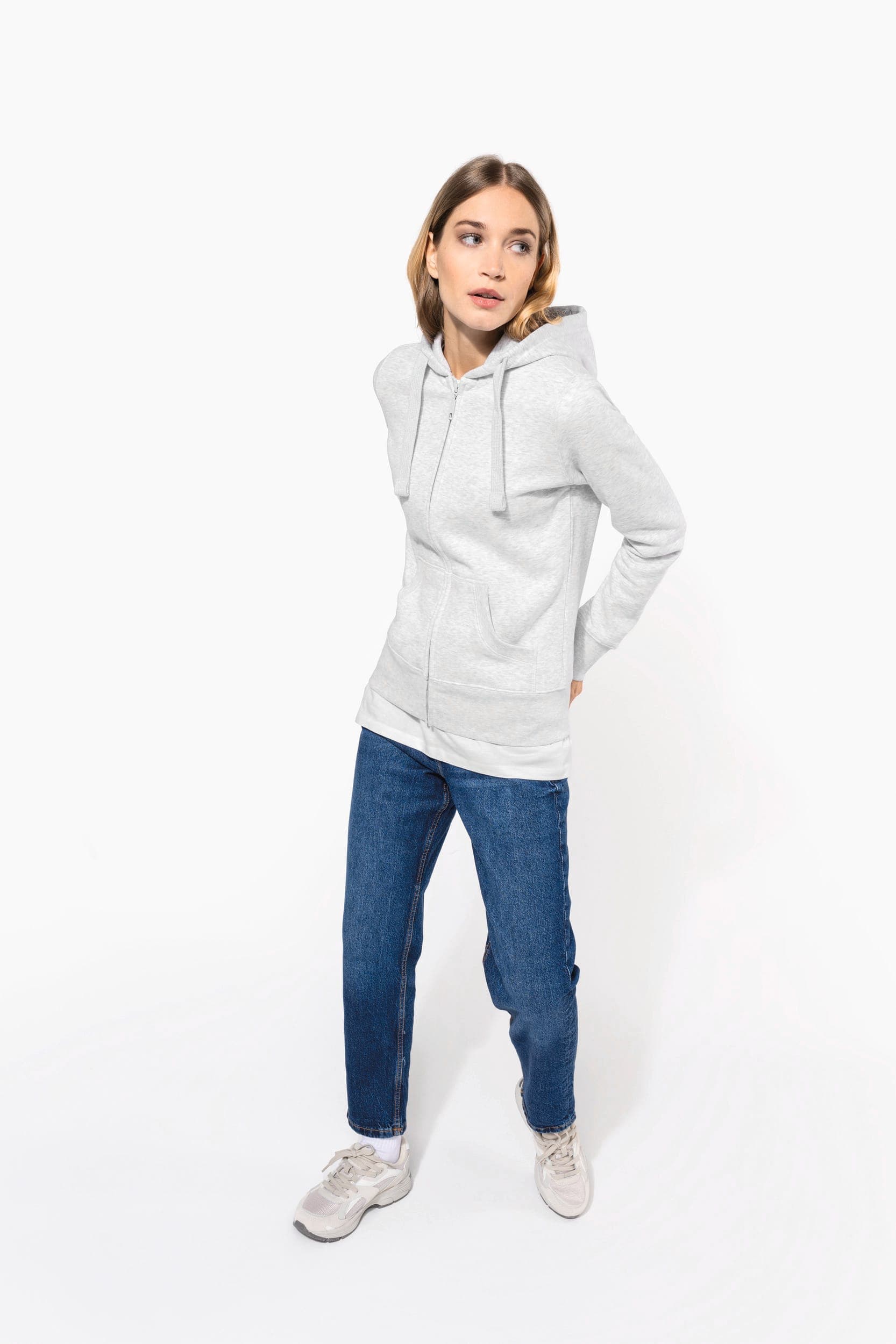 Sweat-shirt zippé capuche femme en situation