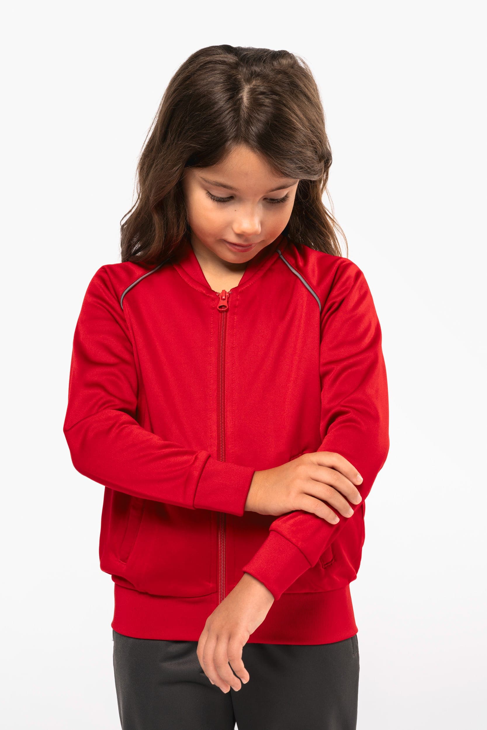 Veste de survêtement zippée avec liseré enfant en situation