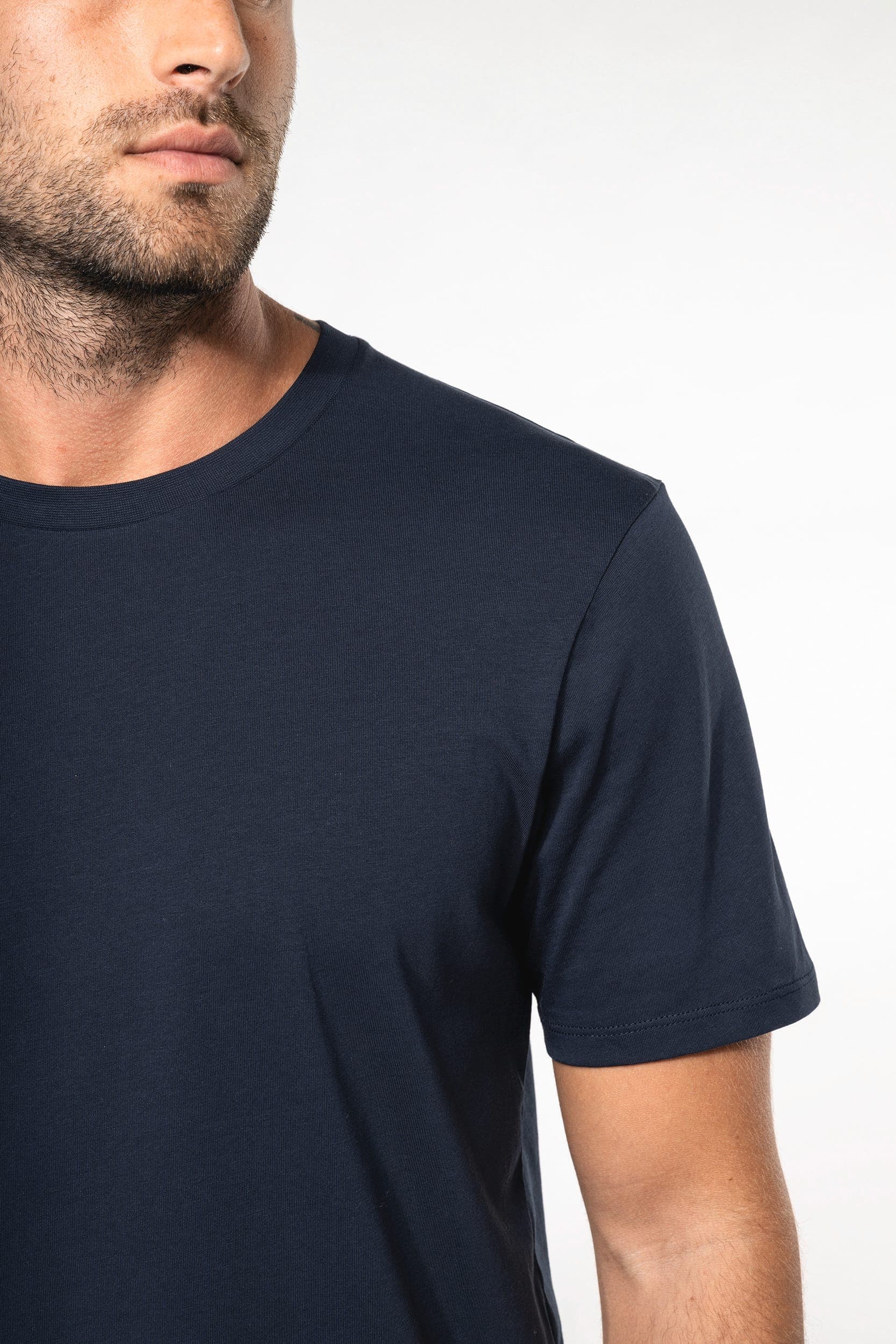 T-shirt col rond manches courtes unisexe en situation