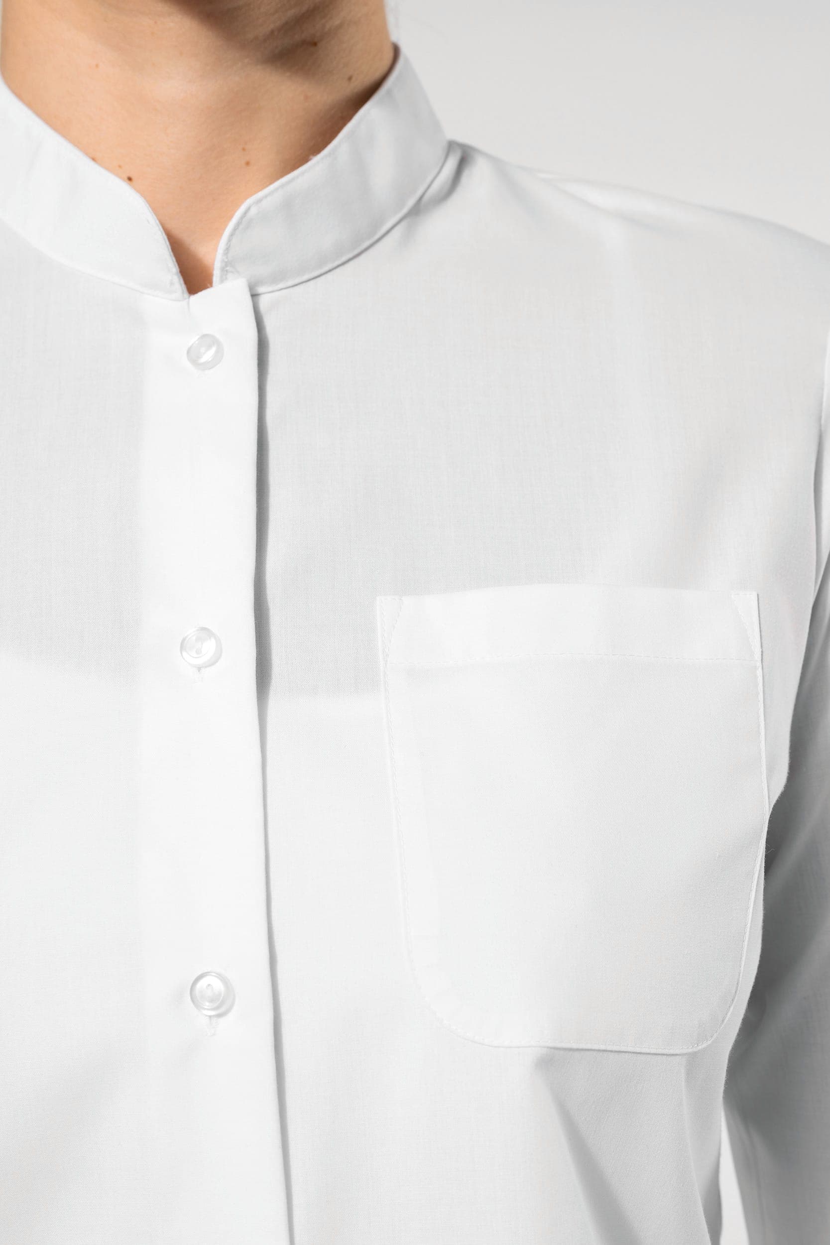 Chemise col mao manches longues femme en situation