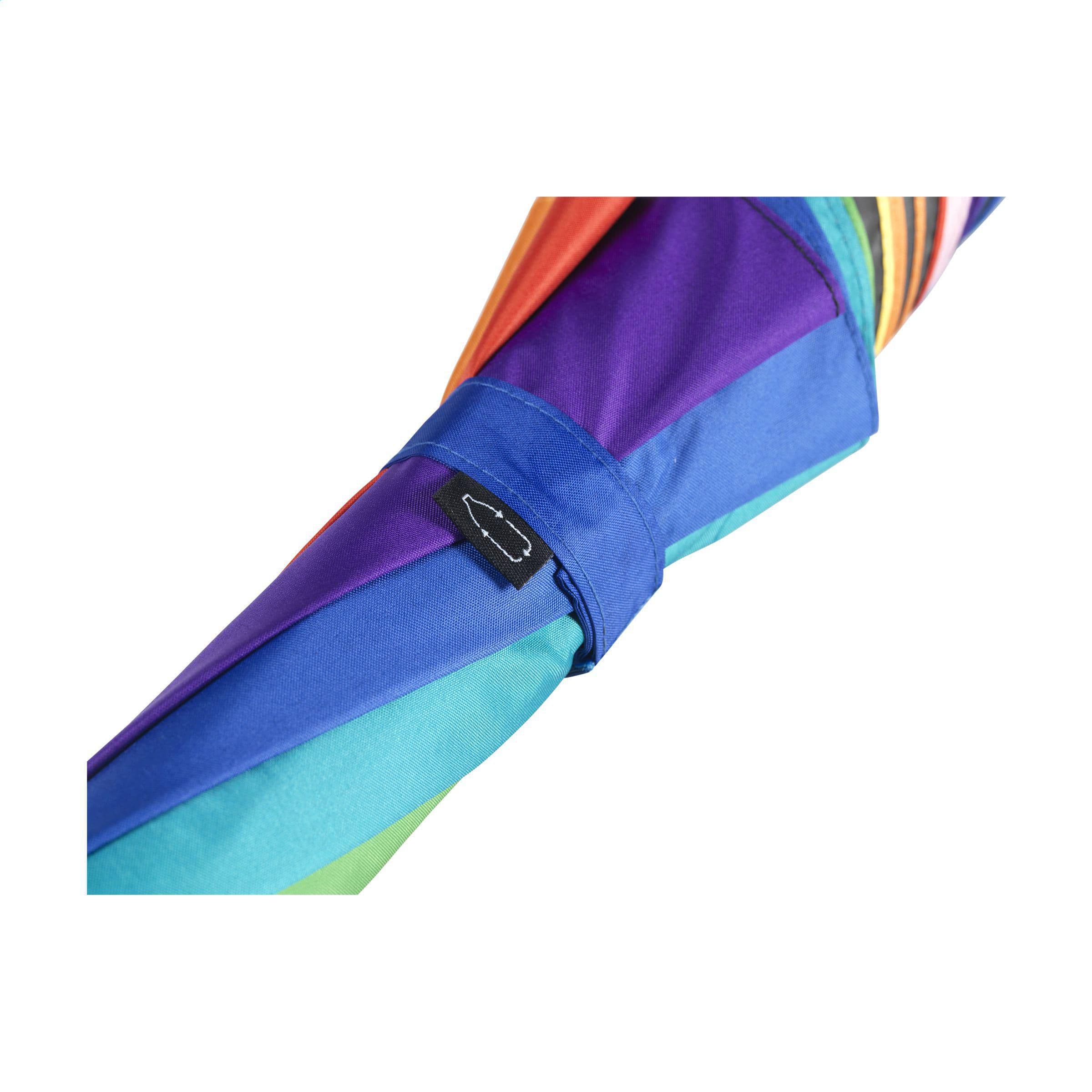 Parapluie Rainbow RCS RPET 23 pouces en situation