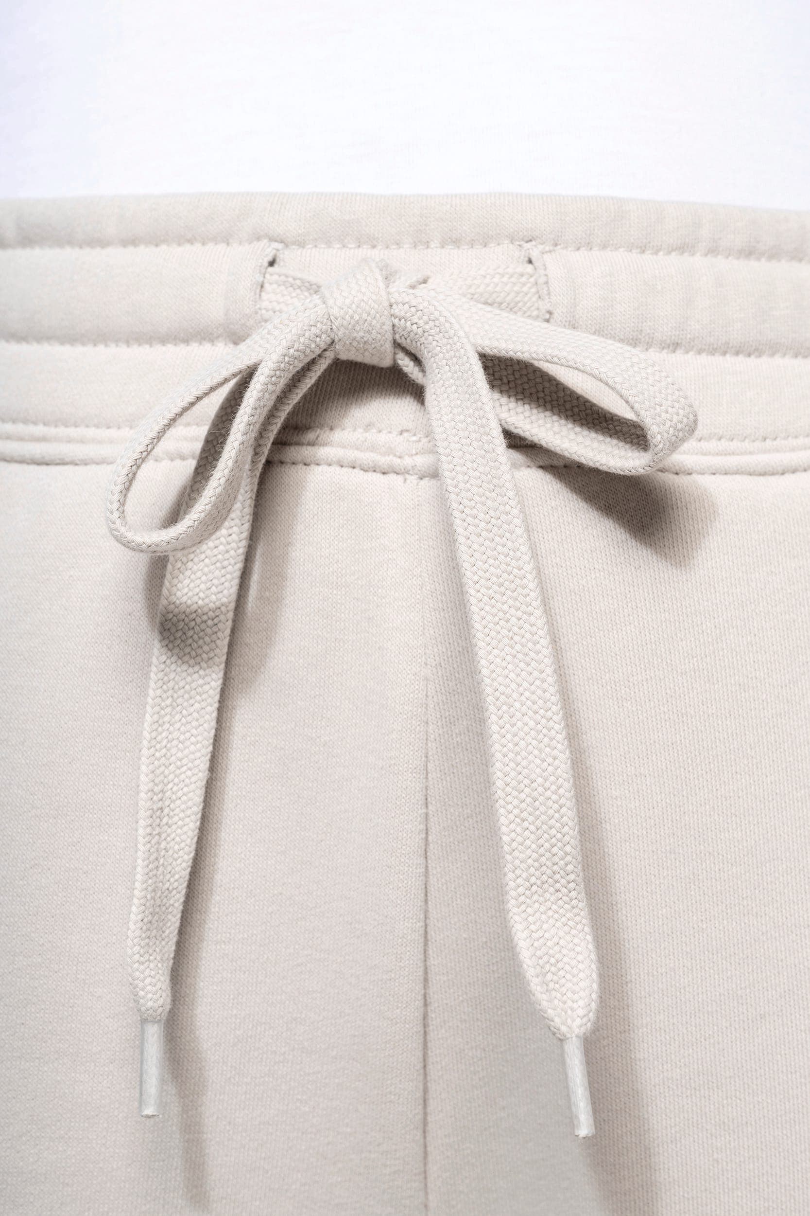 Pantalon jogging écoresponsable femme en situation