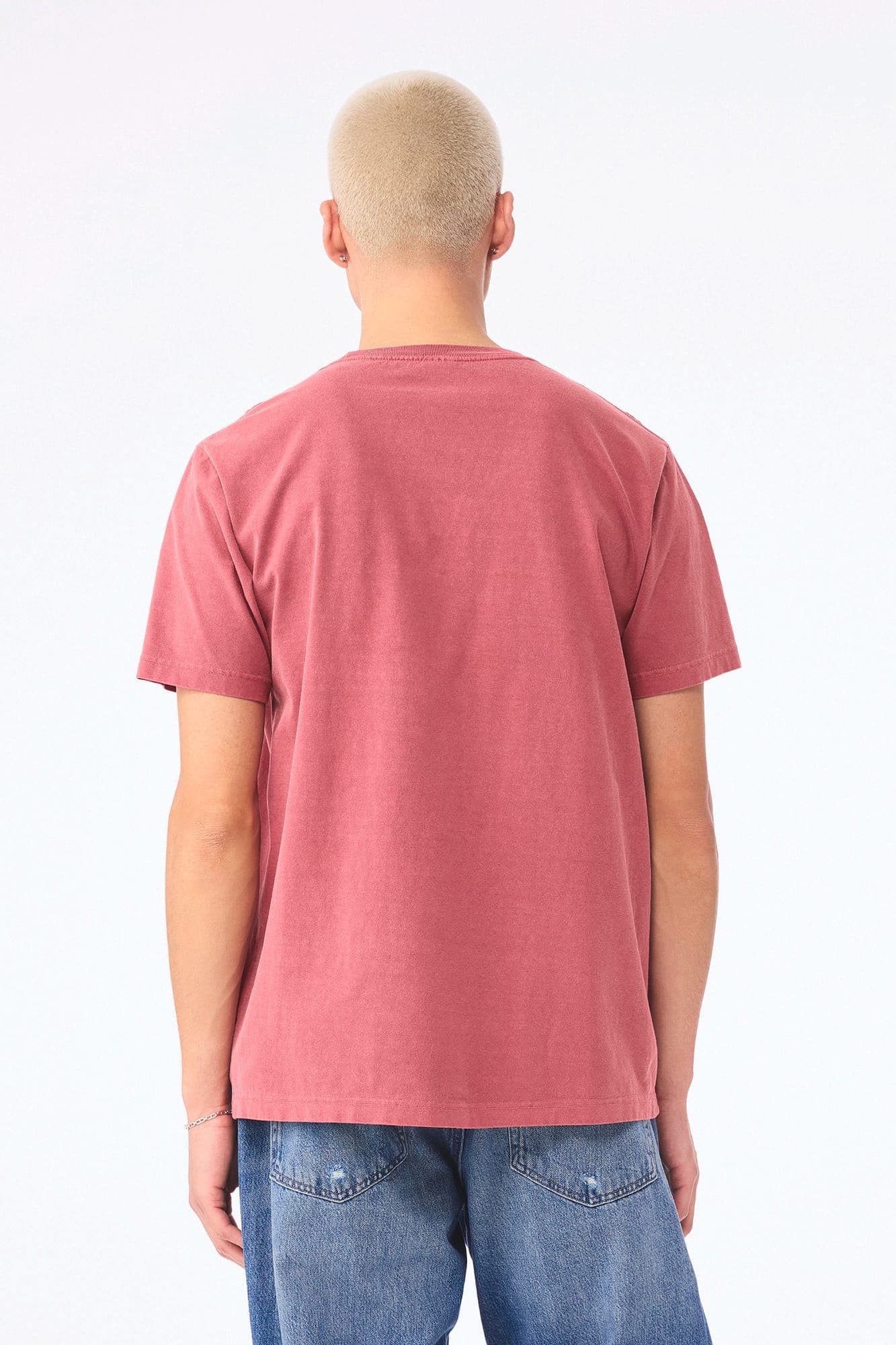 T-shirt délavé épais unisexe en situation