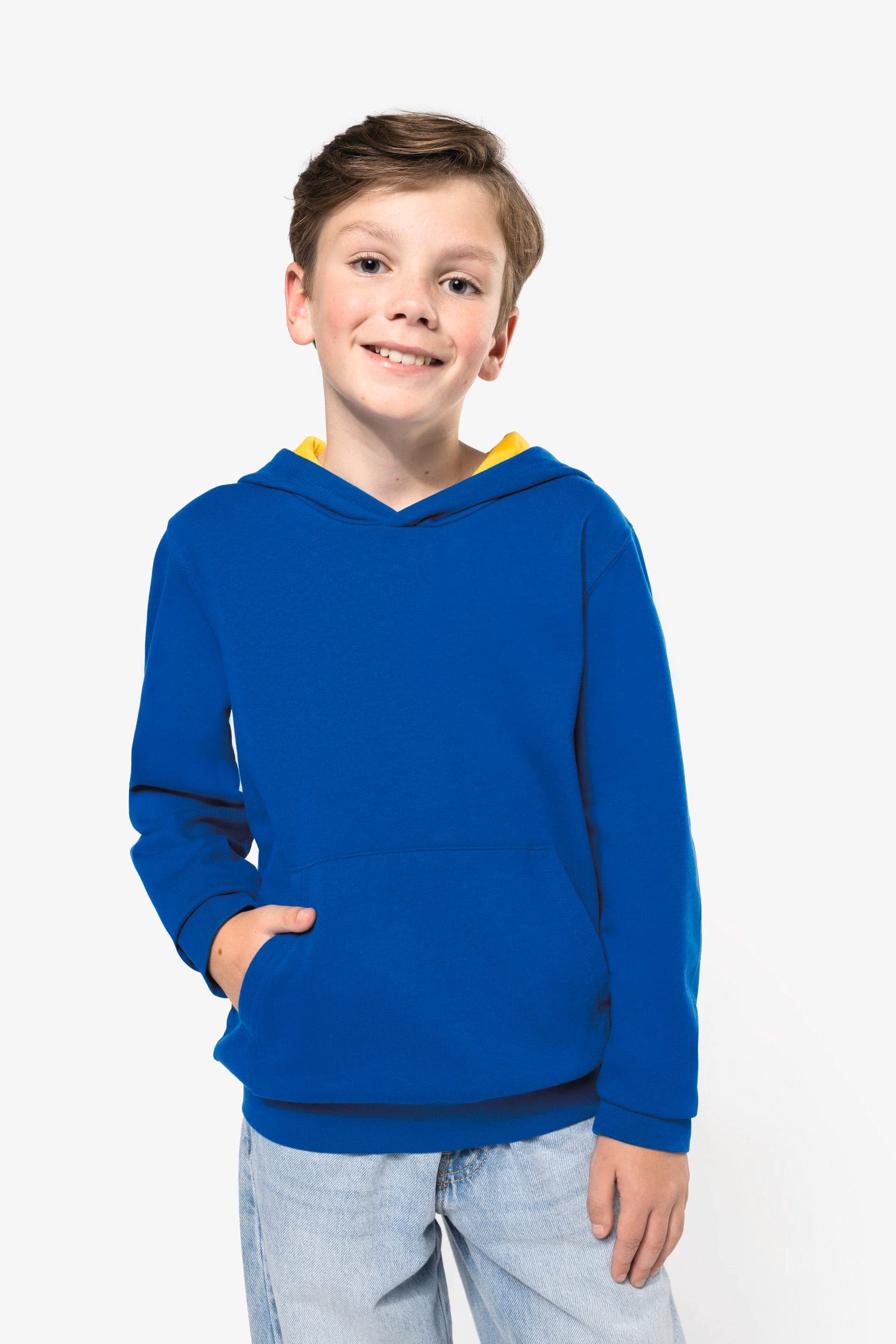 Sweat-shirt capuche contrastée enfant en situation