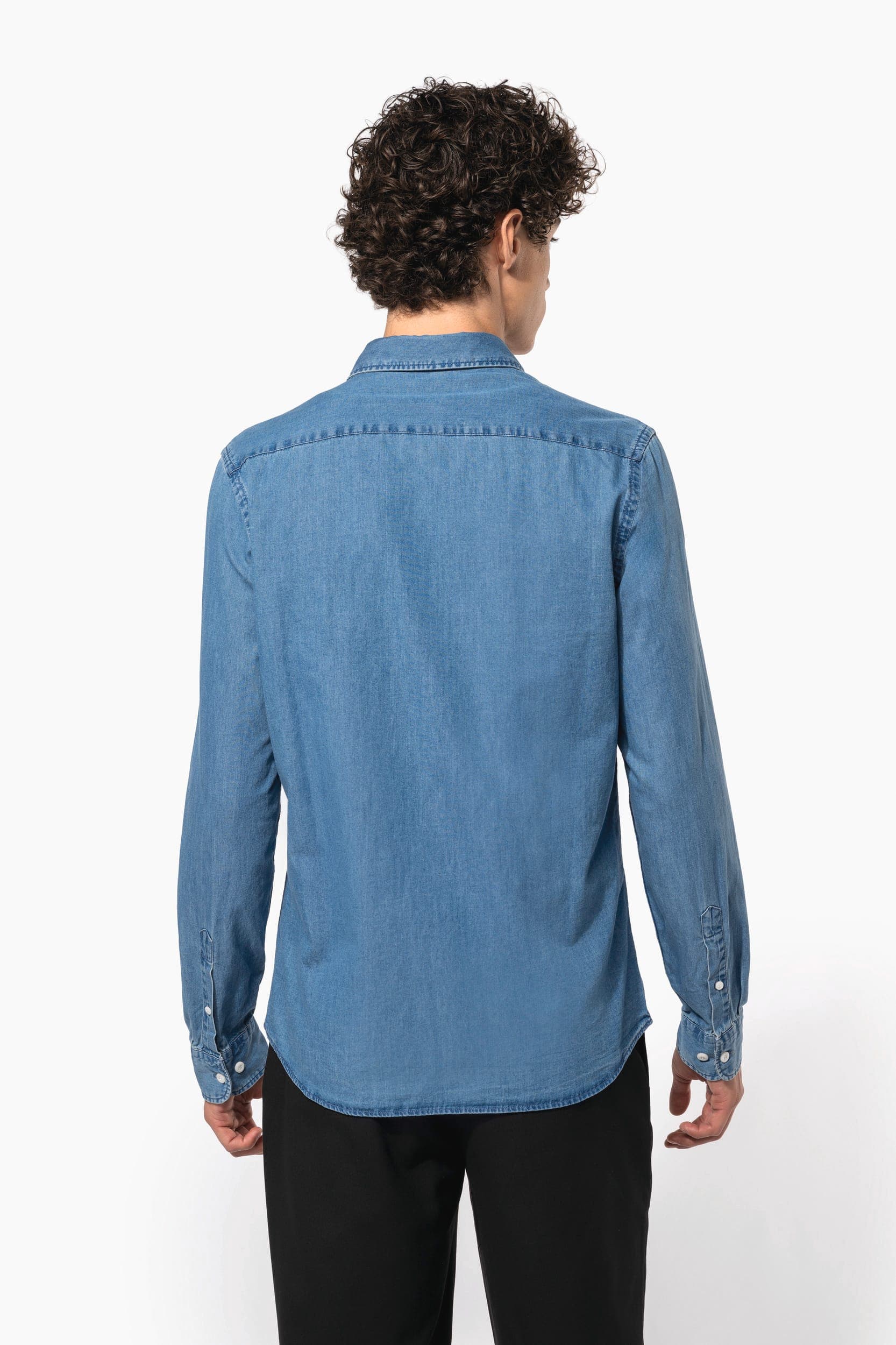 Chemise denim homme en situation
