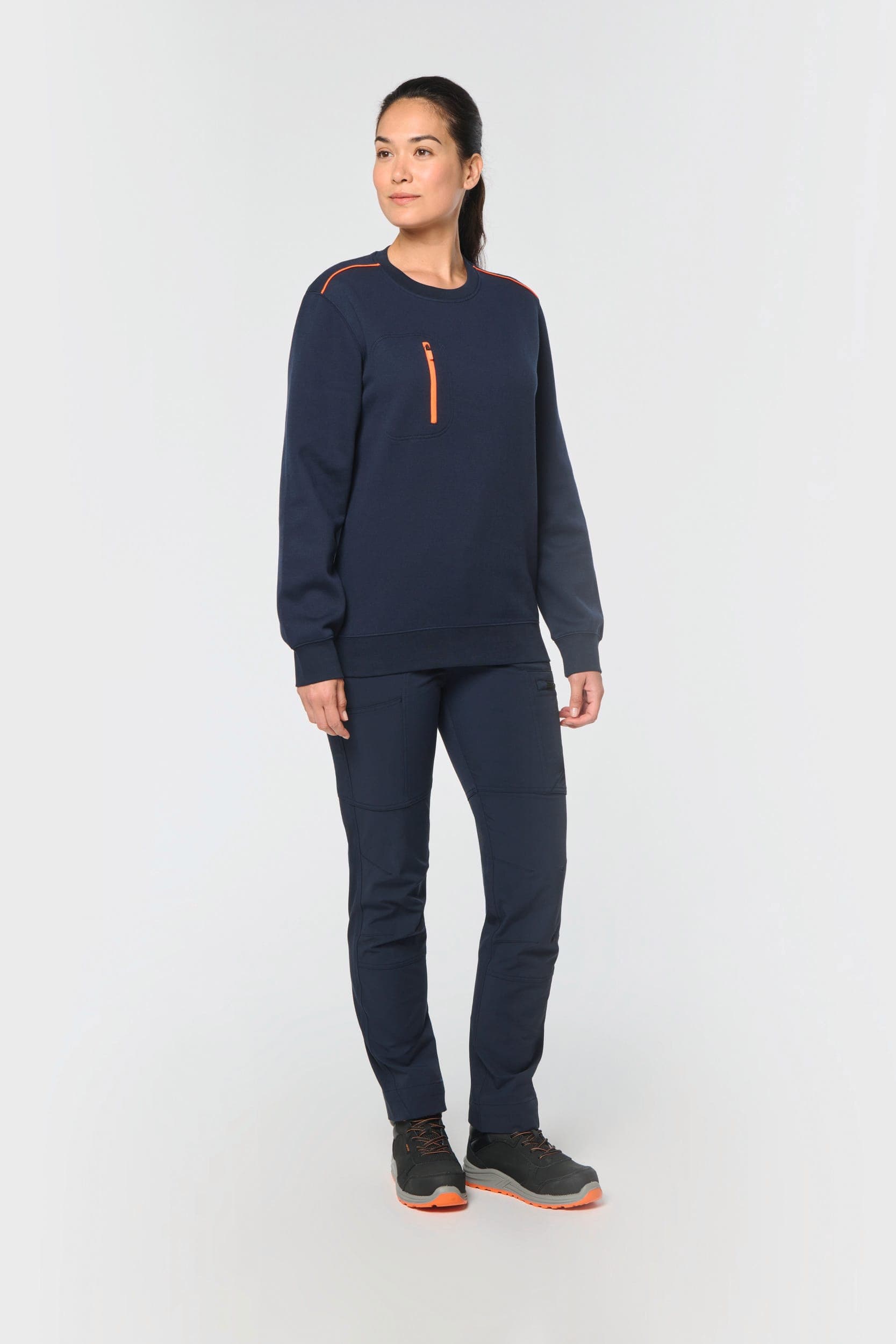 Sweat-shirt Day To Day zip poche contrastée unisexe en situation