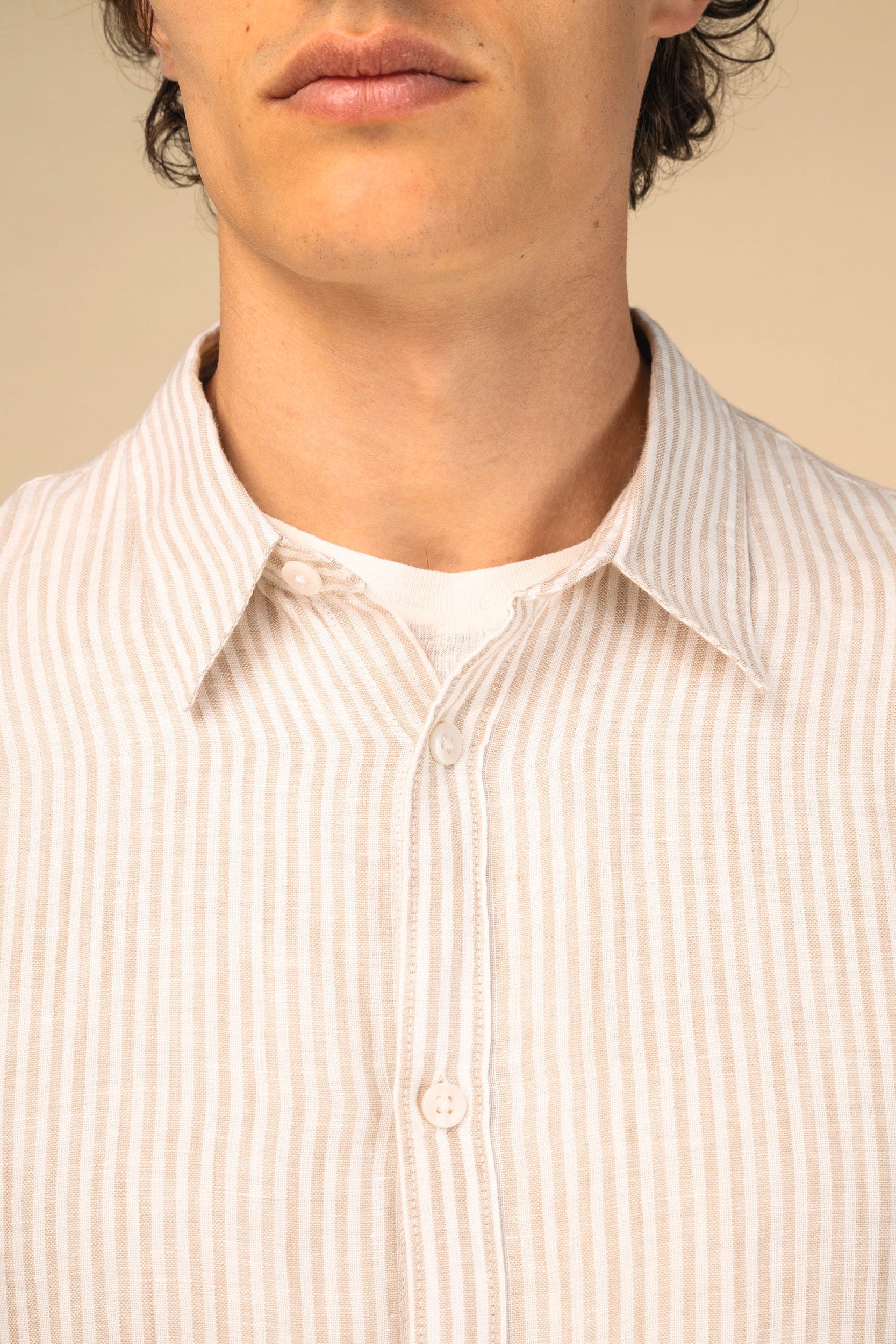 Chemise rayée en lin homme en situation