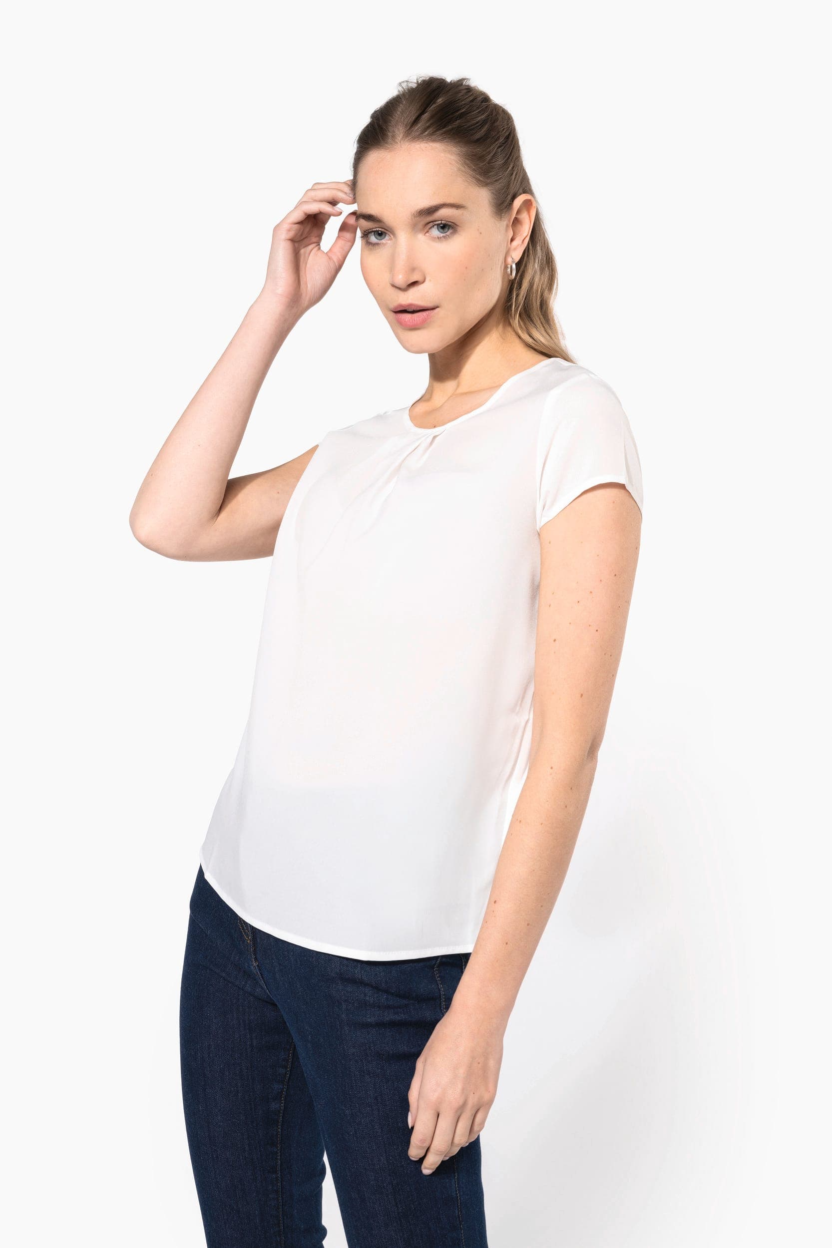 Blouse crêpe manches courtes femme en situation