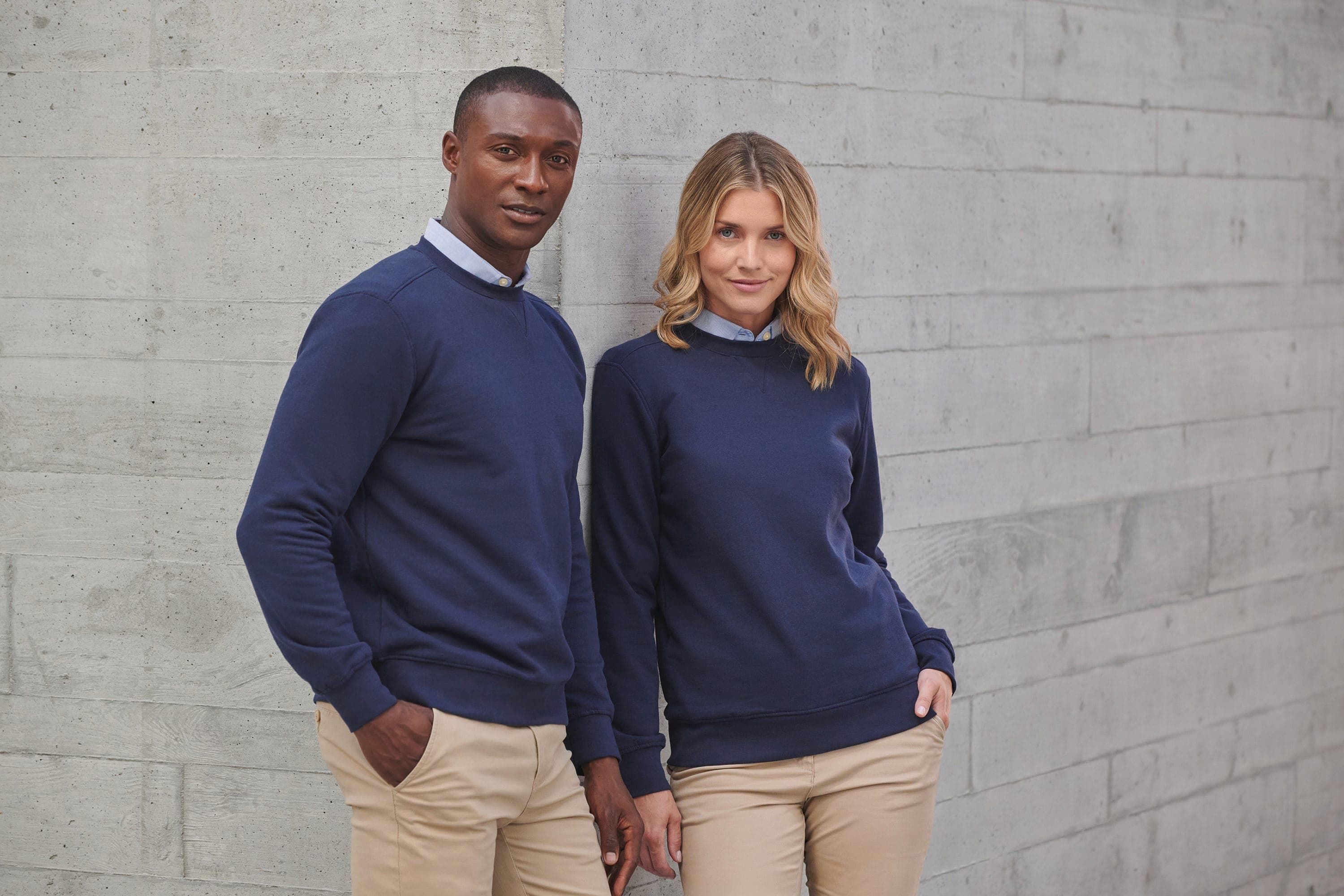 Sweat-shirt écoresponsable unisexe en situation