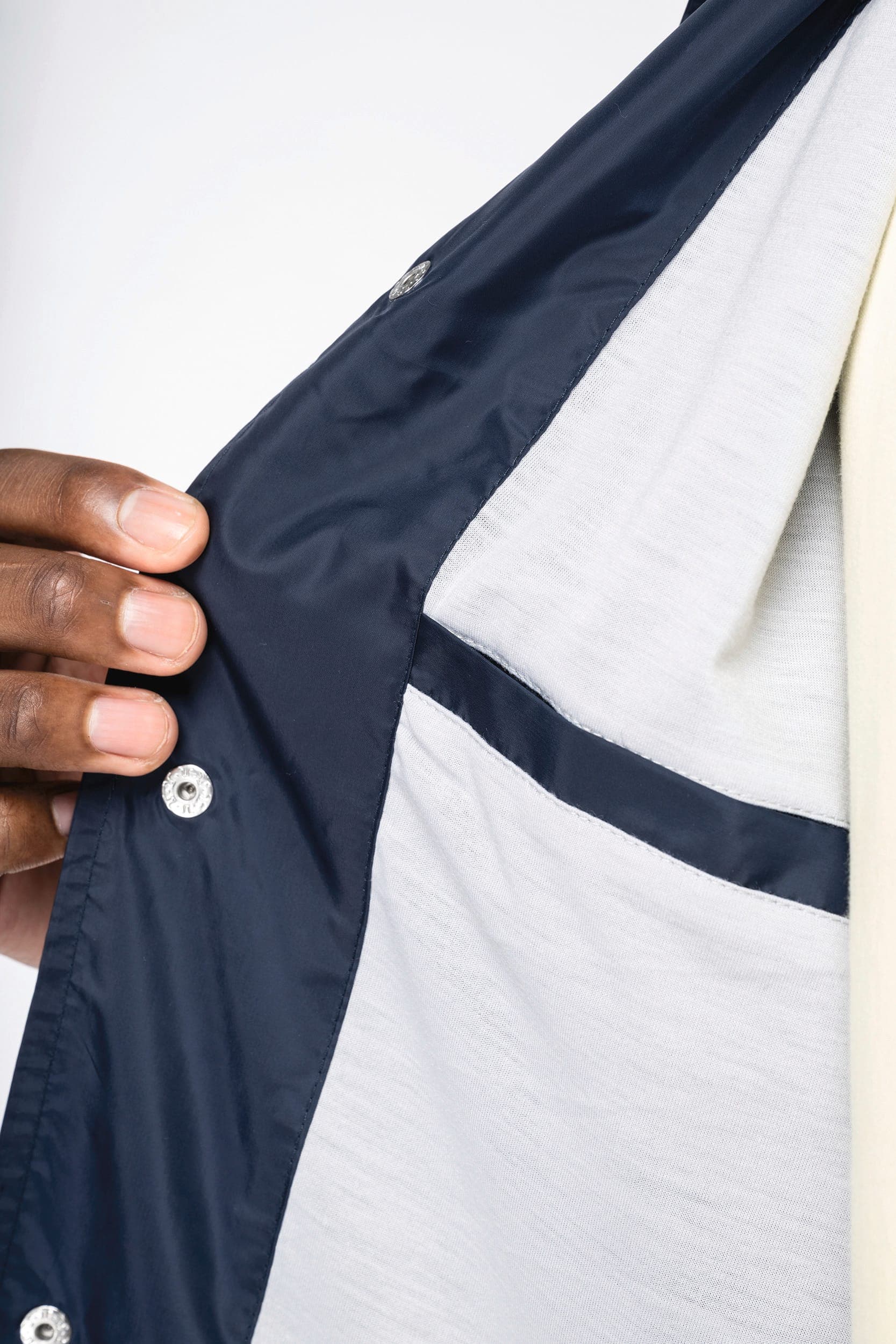 Veste écoresponsable coupe-vent unisexe en situation
