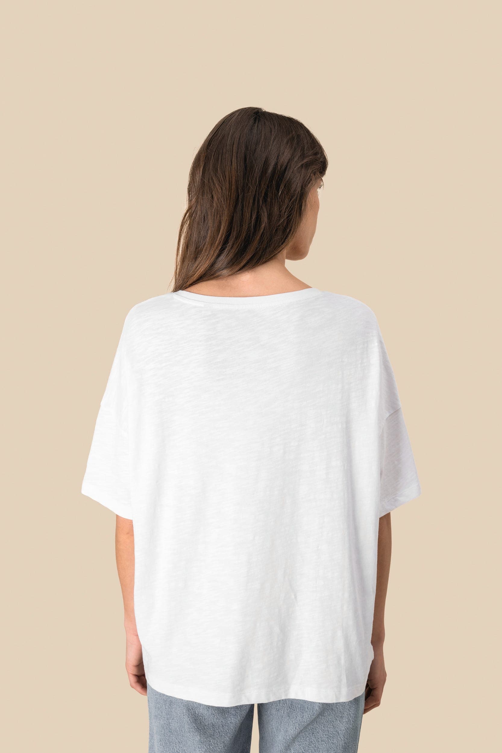 T-shirt écoresponsable slub oversize femme en situation