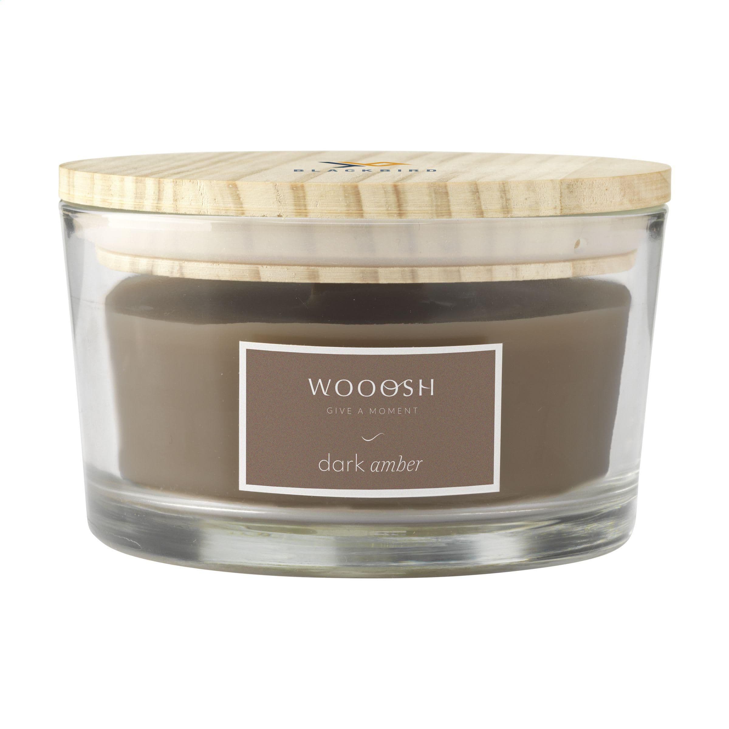 Bougie parfumée Wooosh Flame Dark Amber en situation