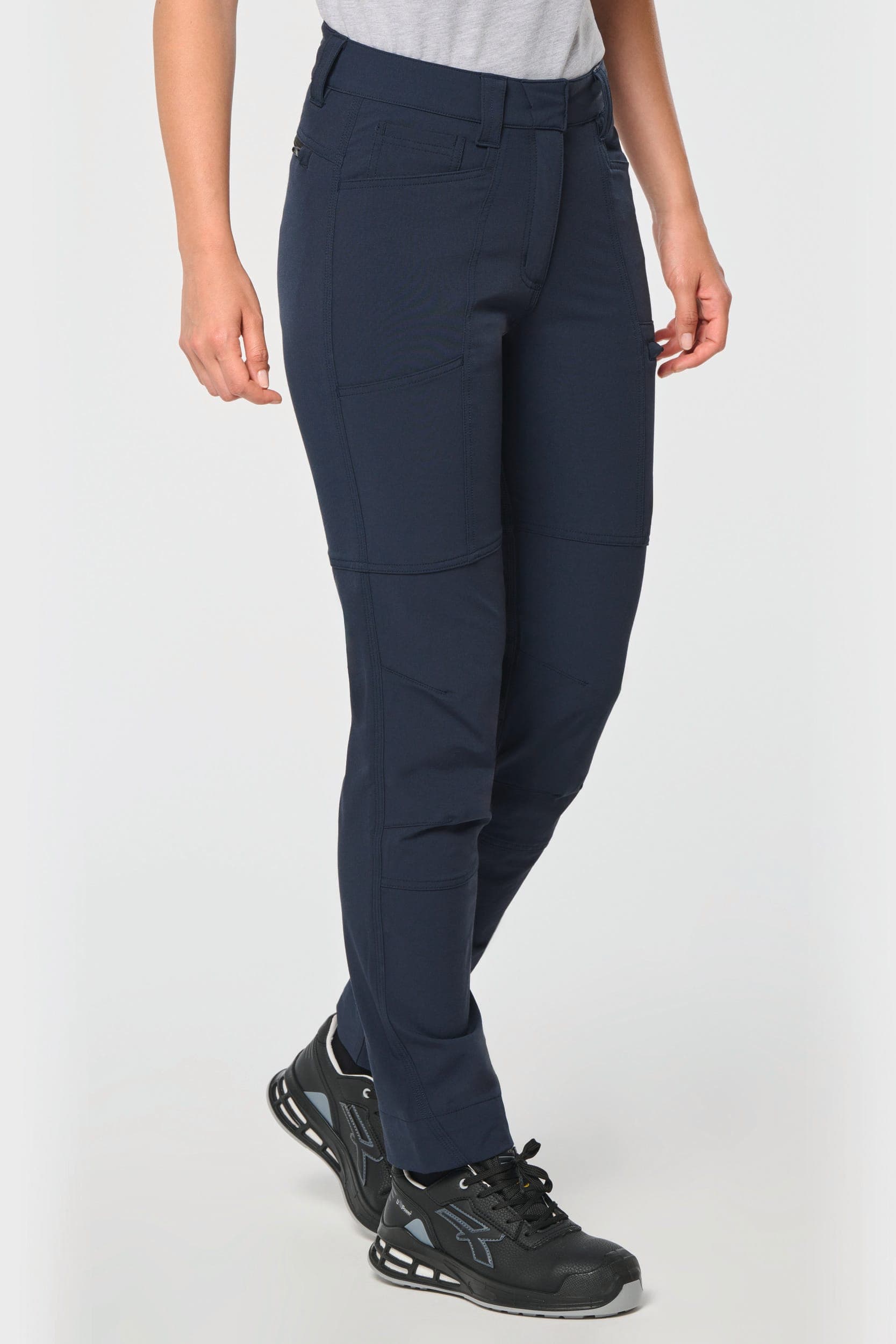 Pantalon recyclé stretch femme en situation