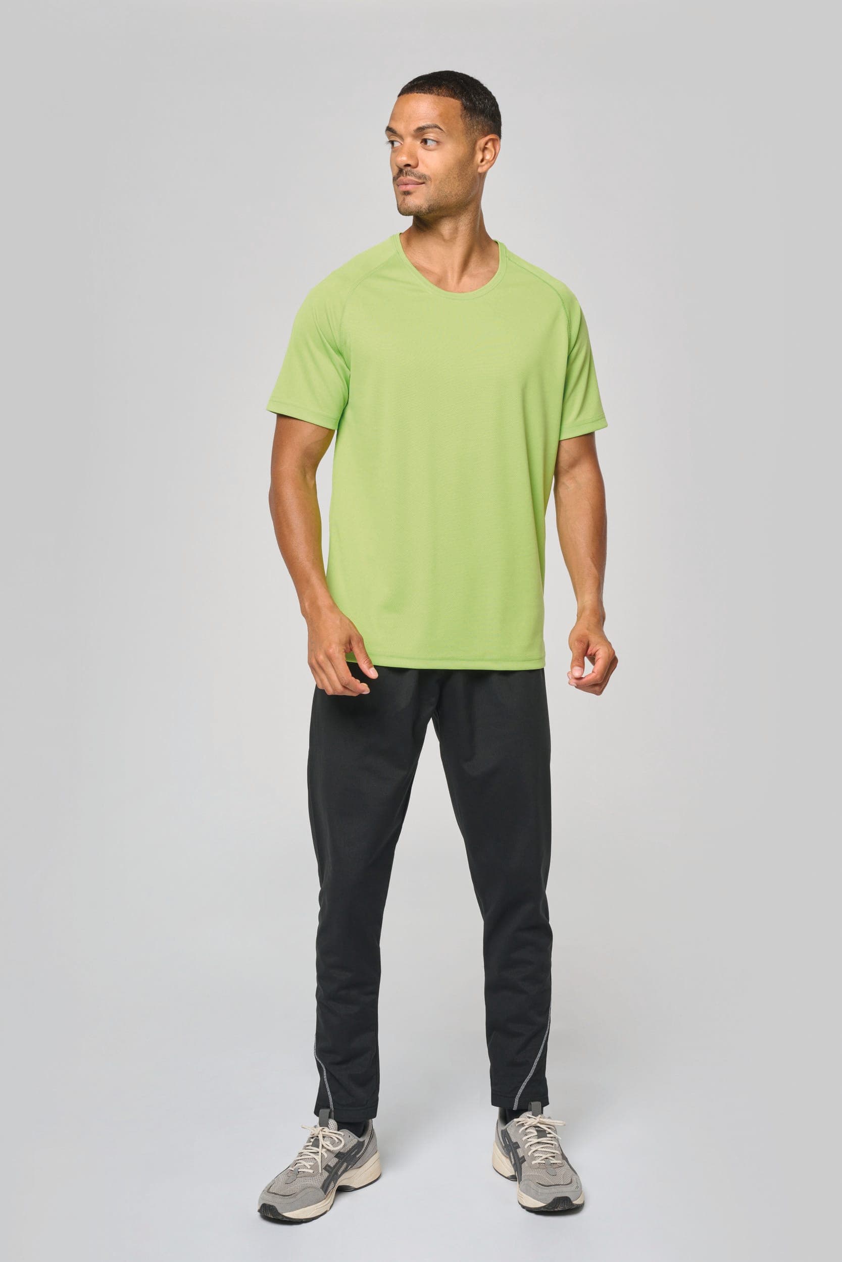 T-shirt de sport manches courtes homme en situation