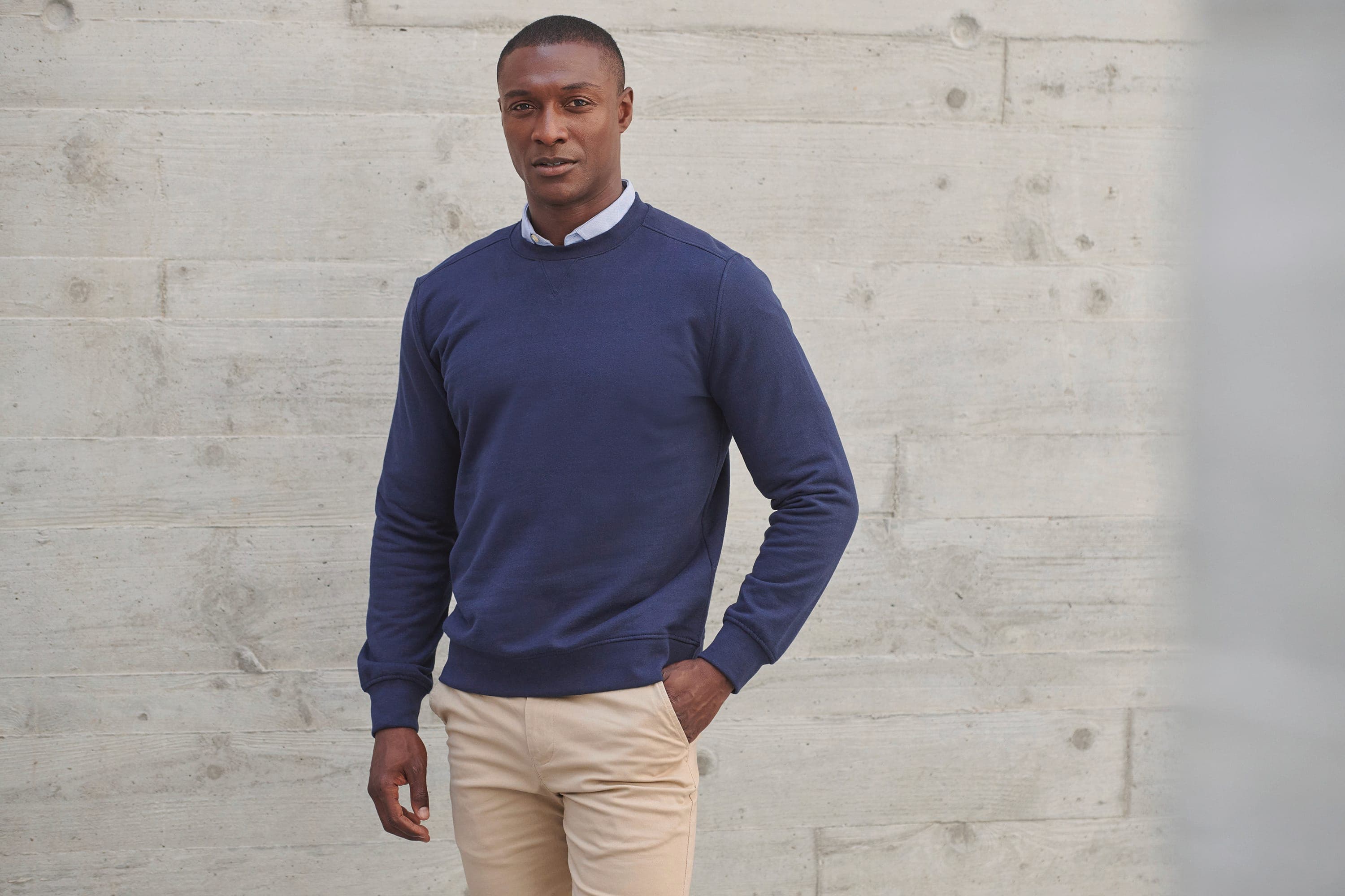 Sweat-shirt écoresponsable unisexe en situation