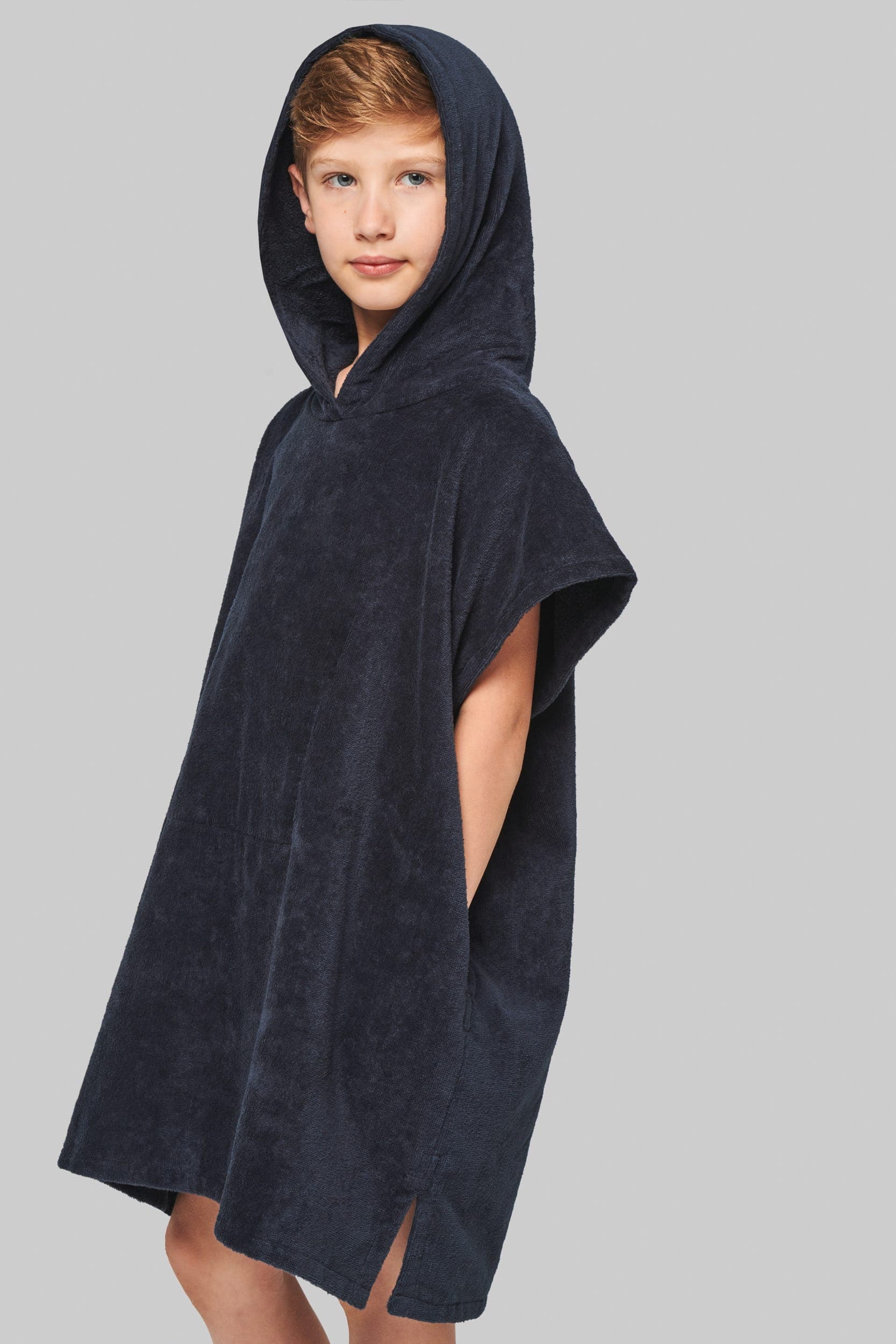 Poncho éponge à capuche enfant en situation