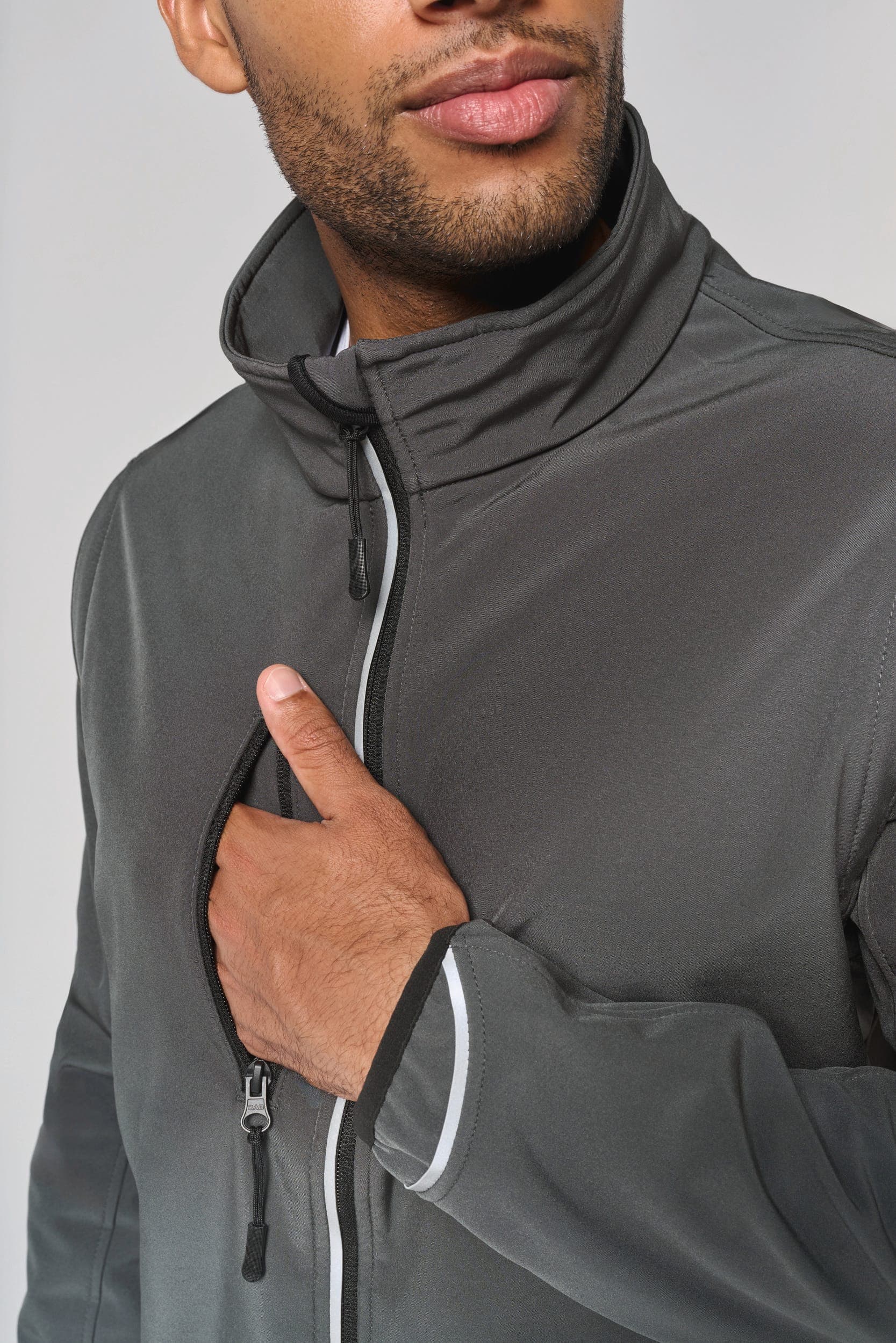 Veste softshell sport manches amovibles unisexe en situation
