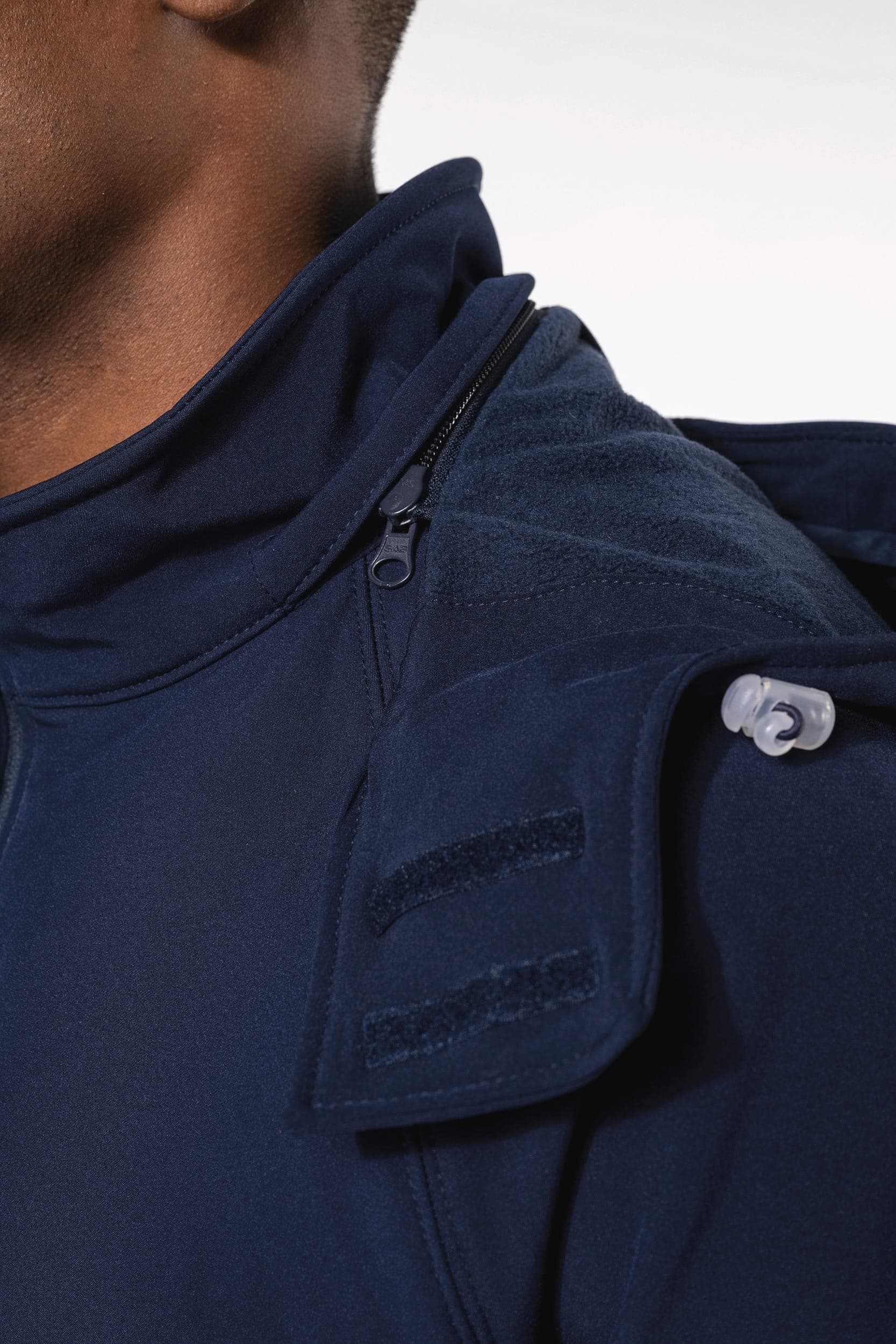 Veste softshell à capuche amovible homme en situation