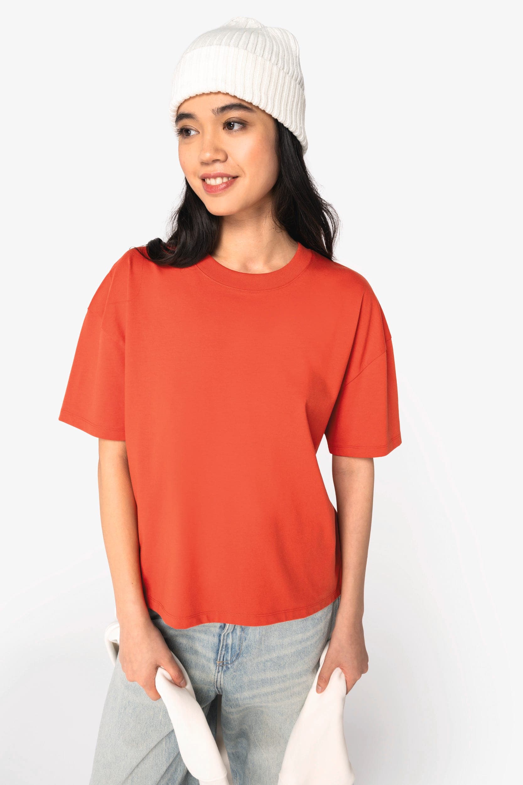 T-shirt écoresponsable oversize femme en situation