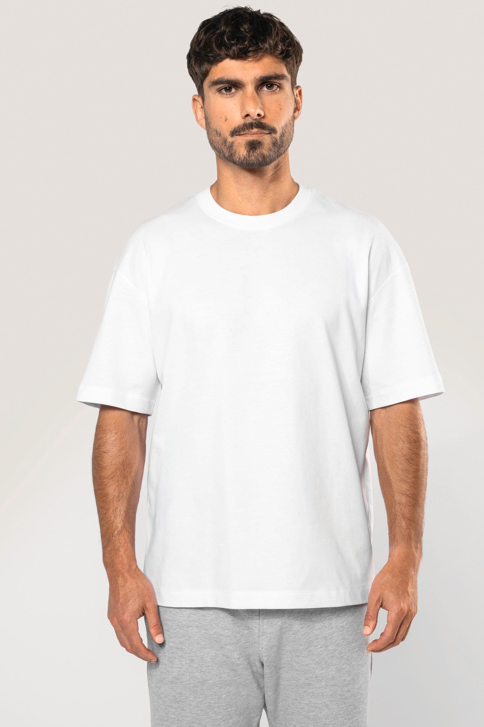T-shirt unisexe oversize manches courtes en situation