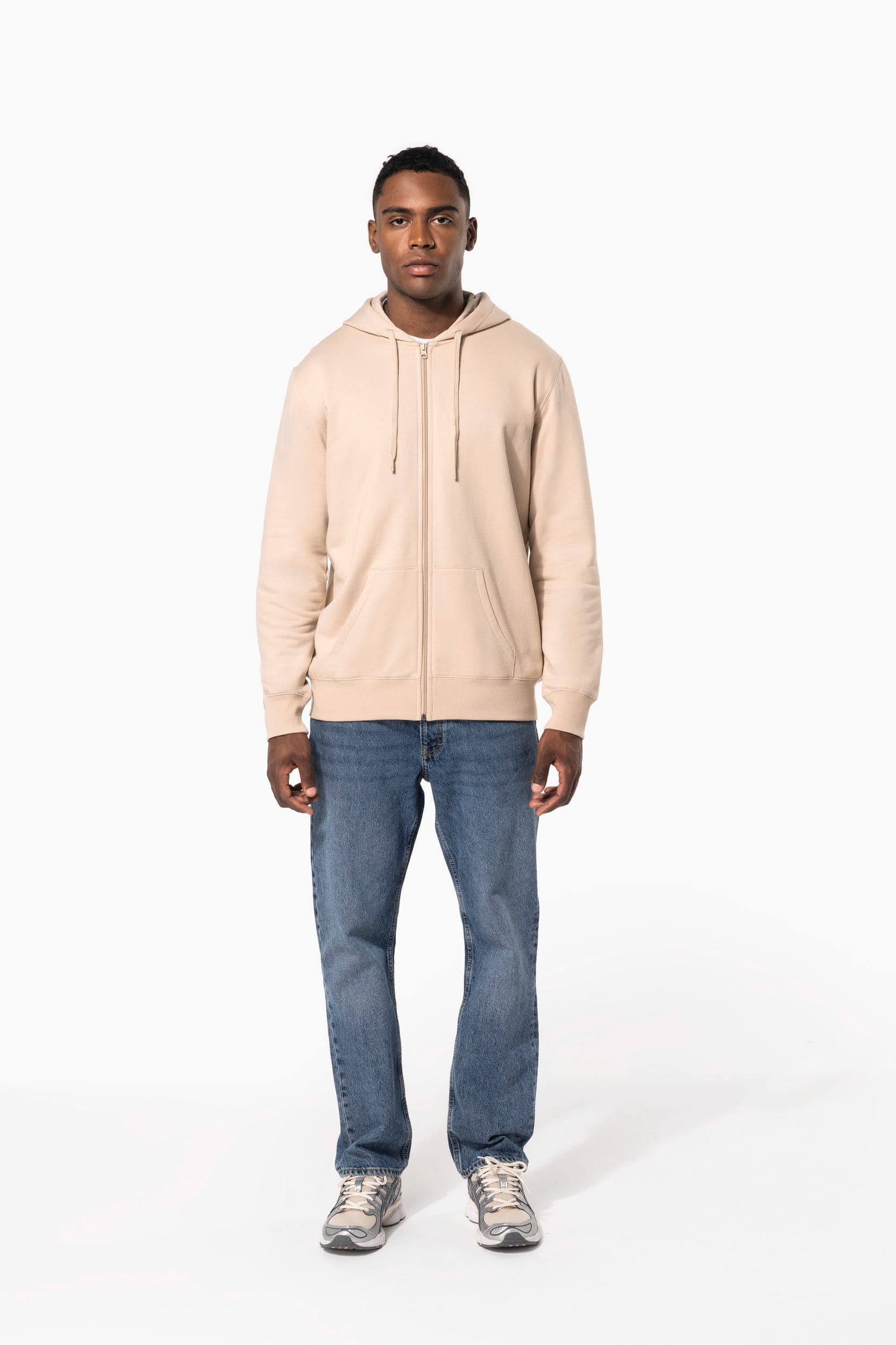 Sweat-shirt recyclé zippé à capuche unisexe en situation