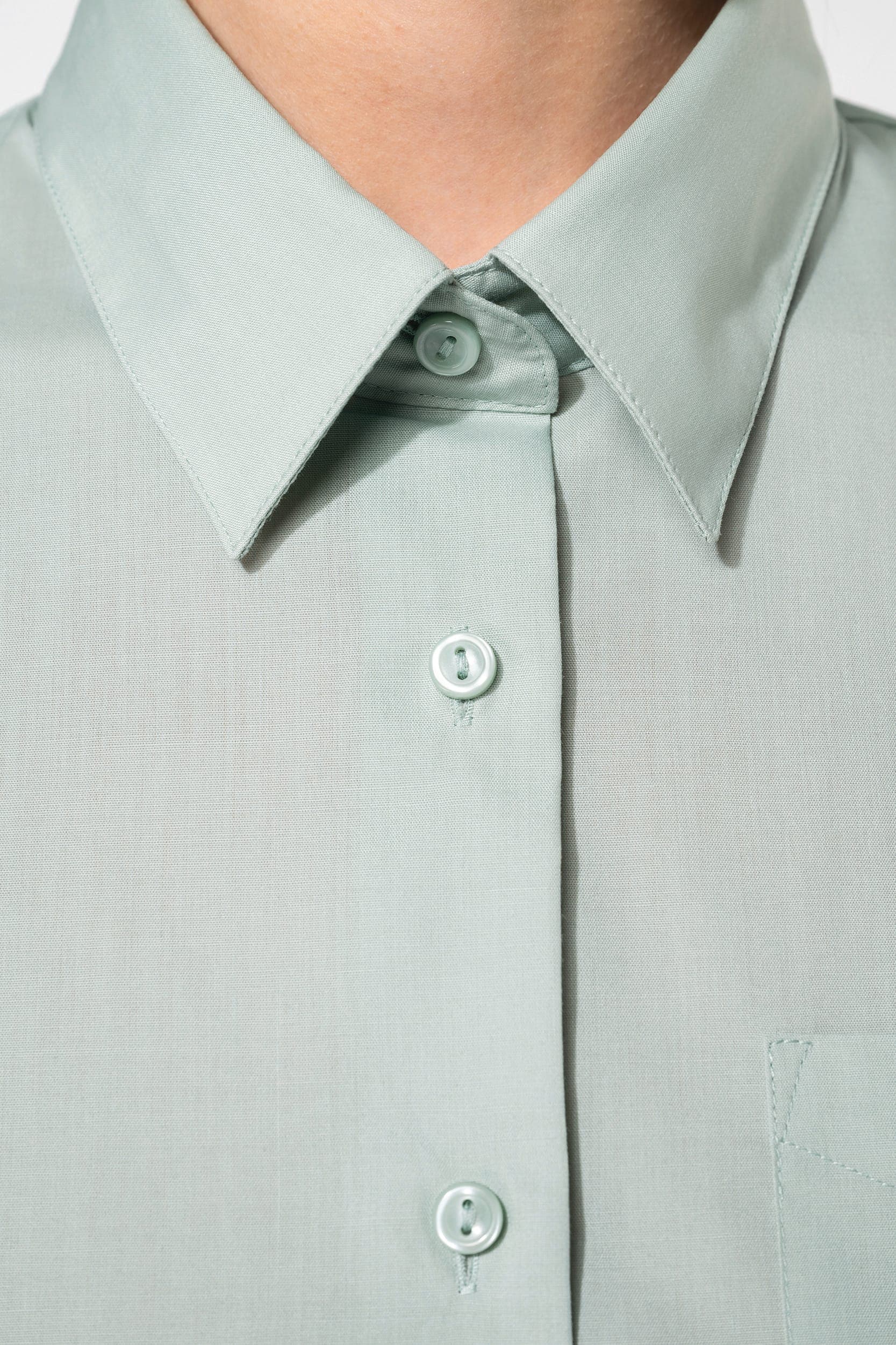 Chemise popeline polycoton entretien facile femme en situation