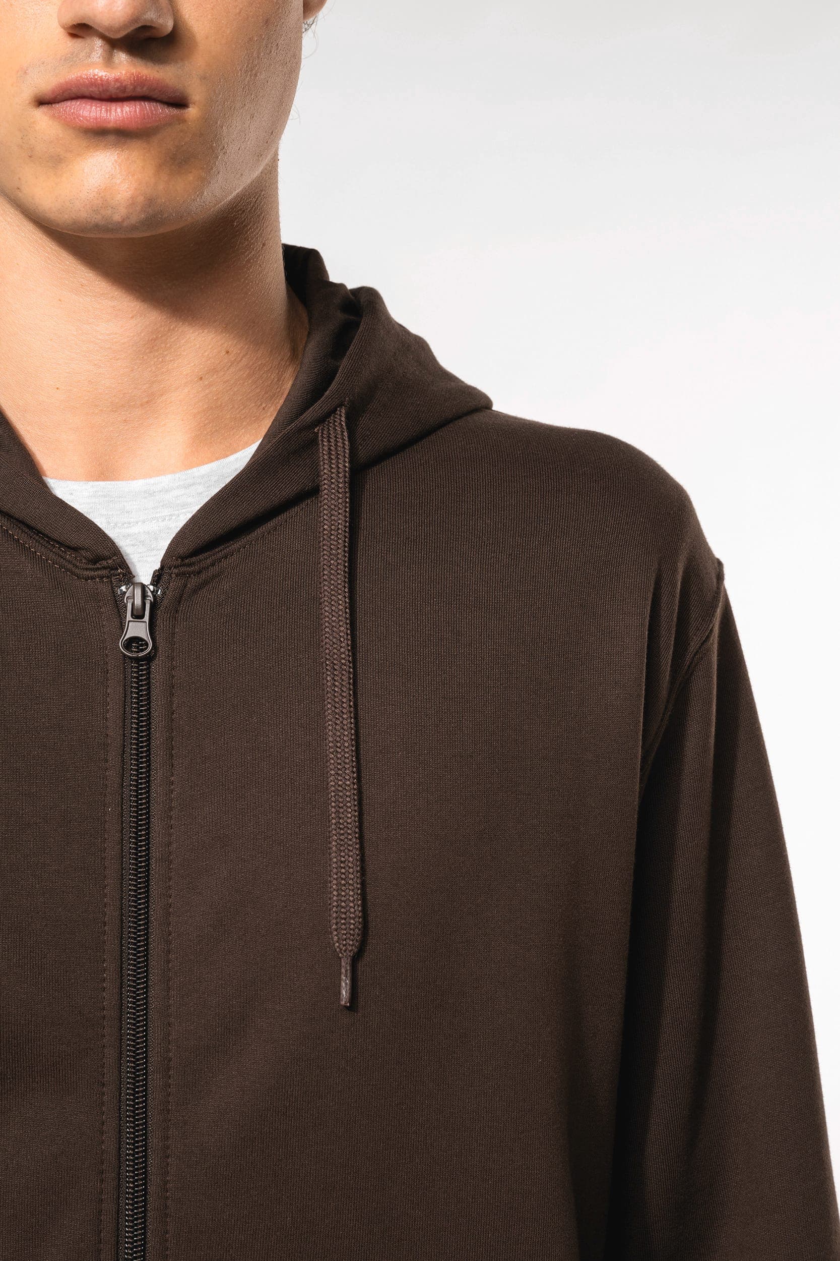 Sweat-shirt zippé capuche unisexe en situation