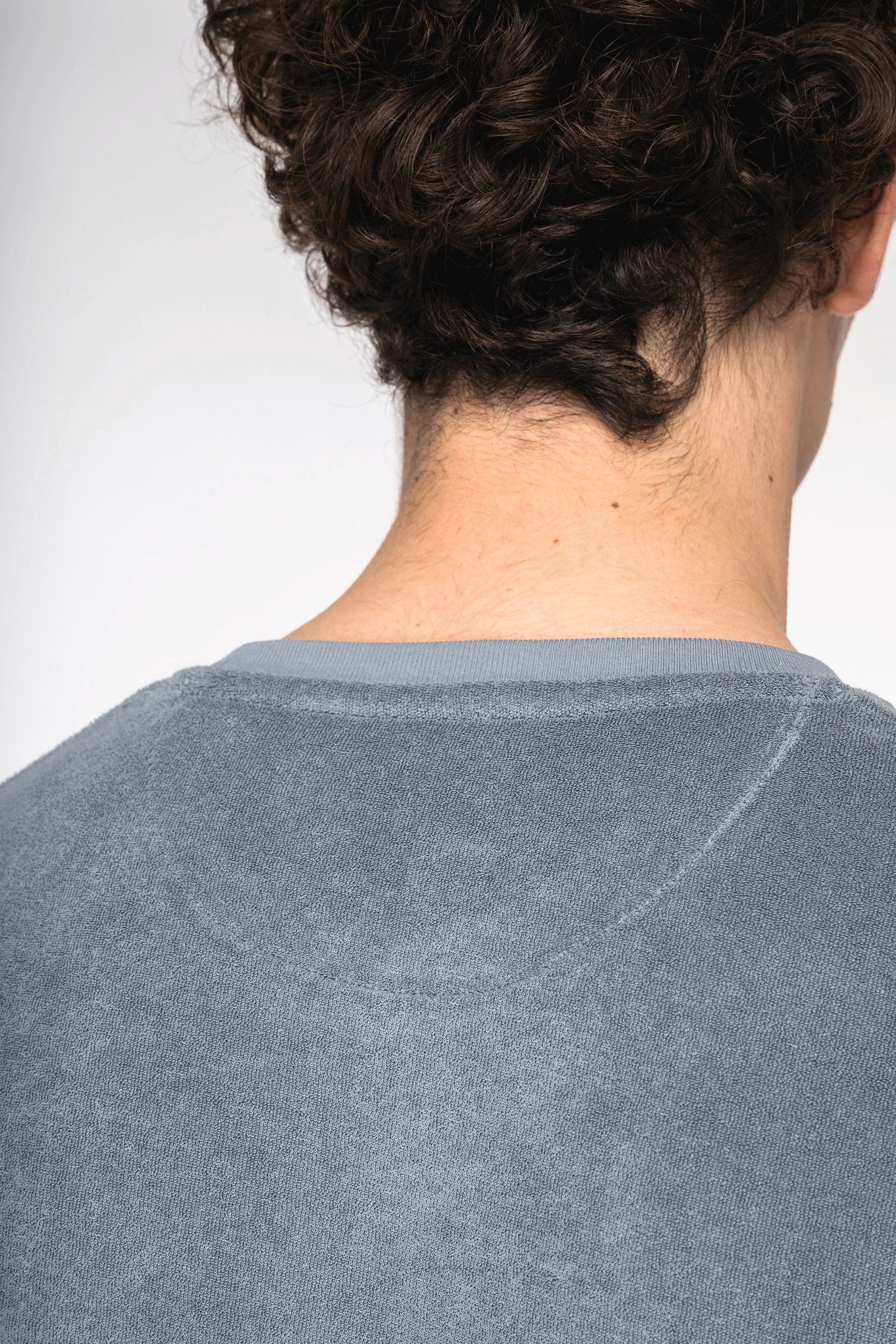T-shirt écoresponsable en éponge homme en situation