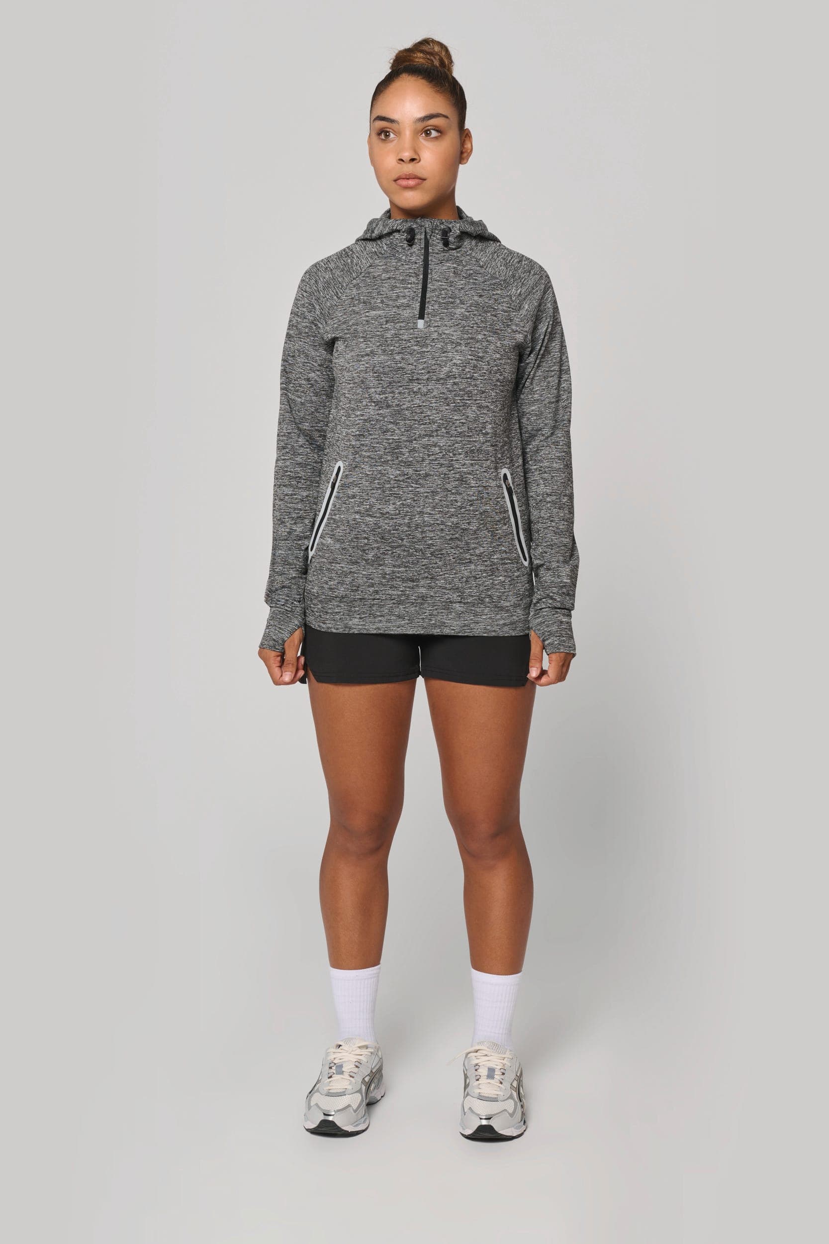 Sweat-shirt à capuche 1/4 zip sport unisexe en situation