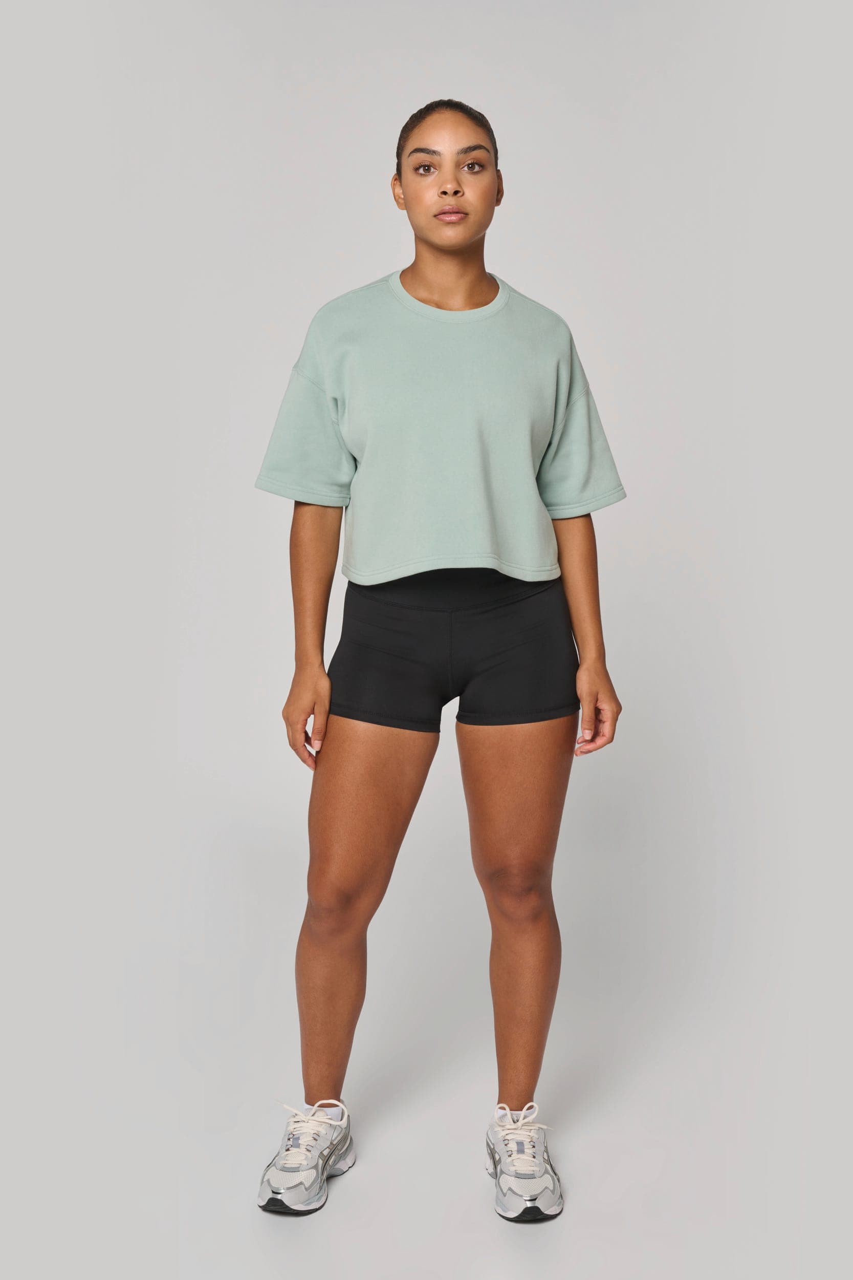 Sweat-shirt crop à manches courtes col rond femme en situation