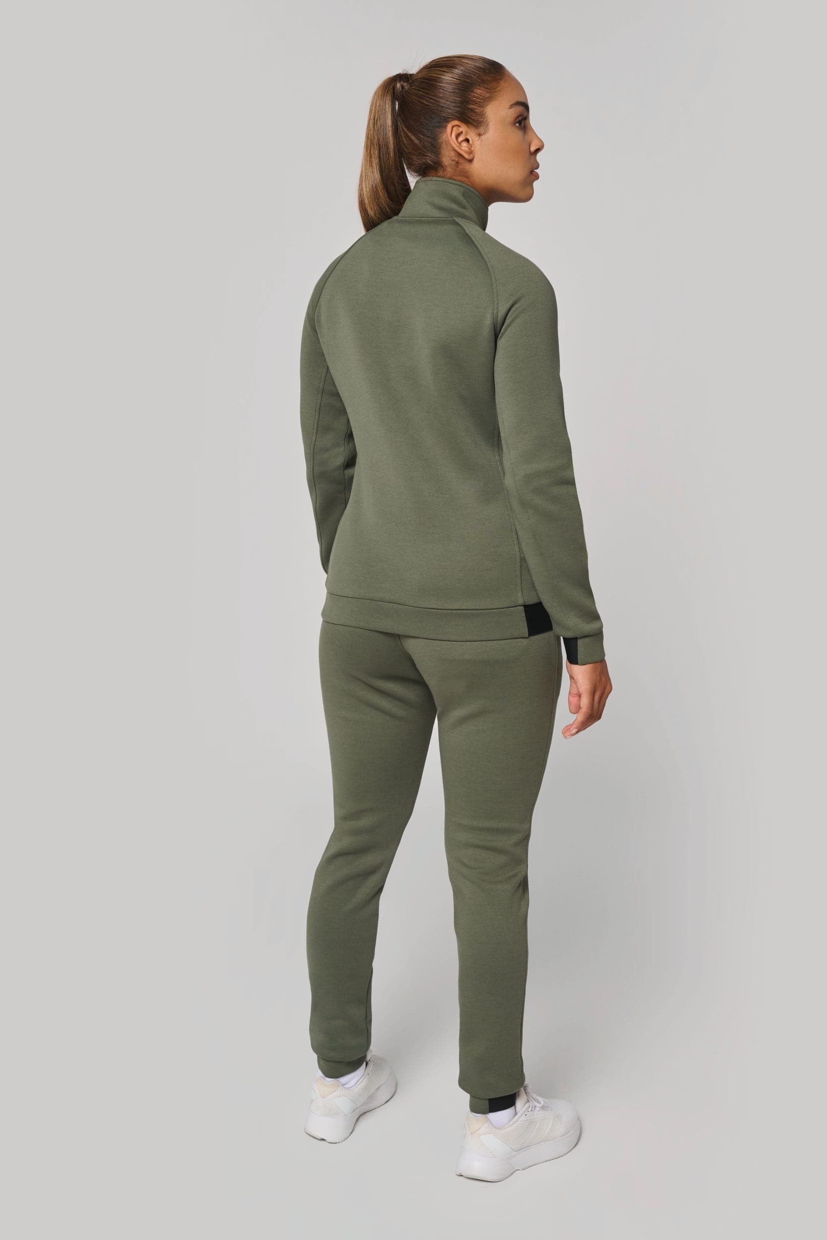 Veste à col montant femme en situation