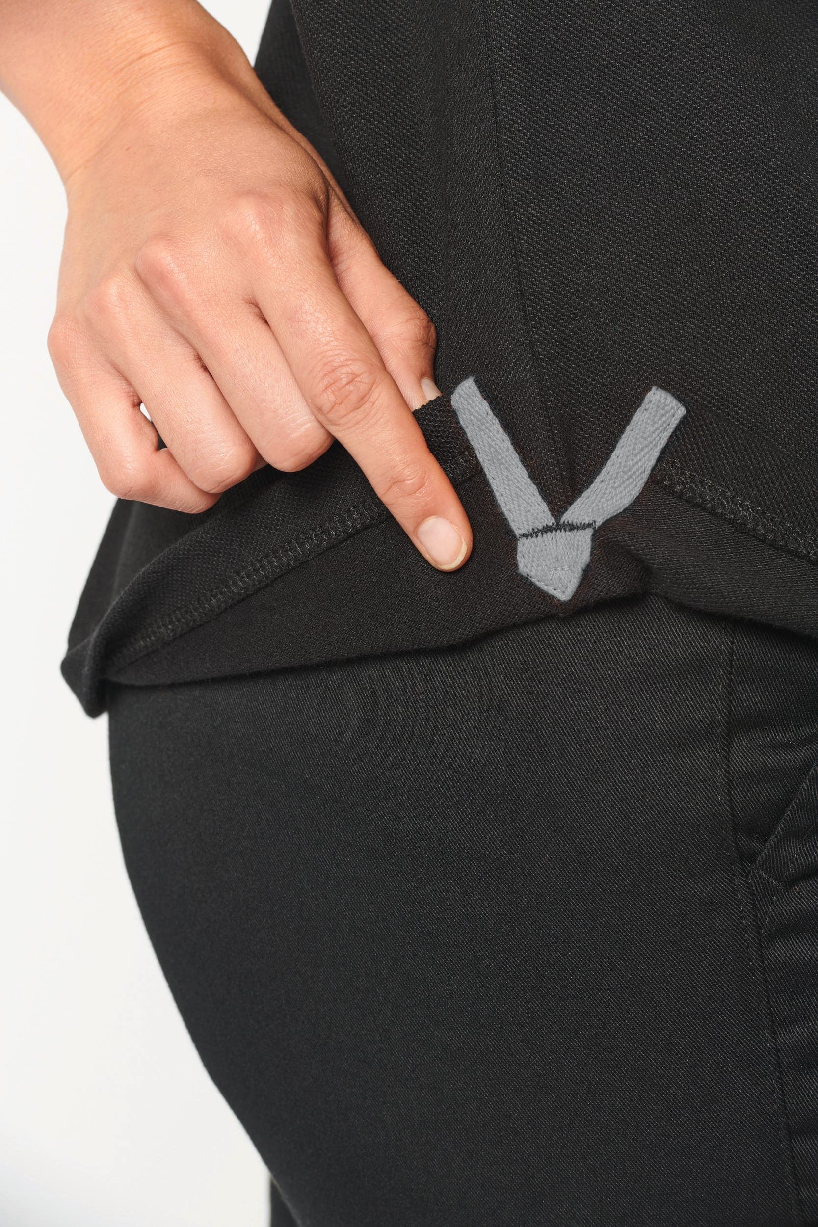 Polo bicolore écoresponsable manches courtes unisexe en situation