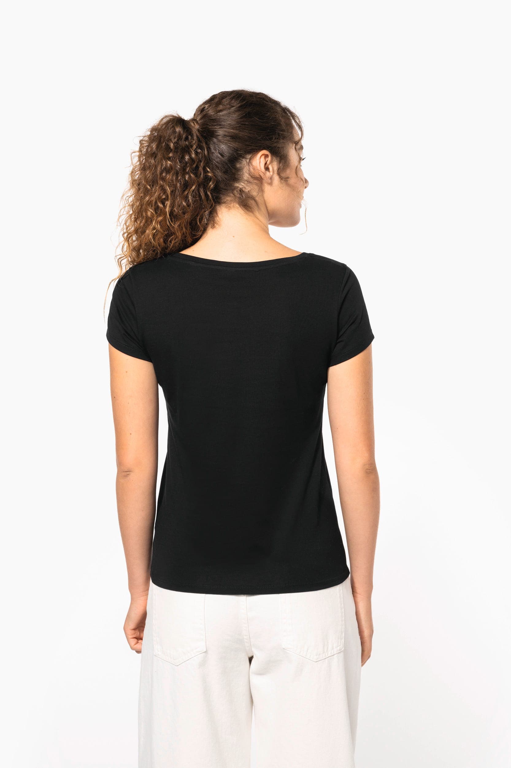 T-shirt col bateau manches courtes femme en situation