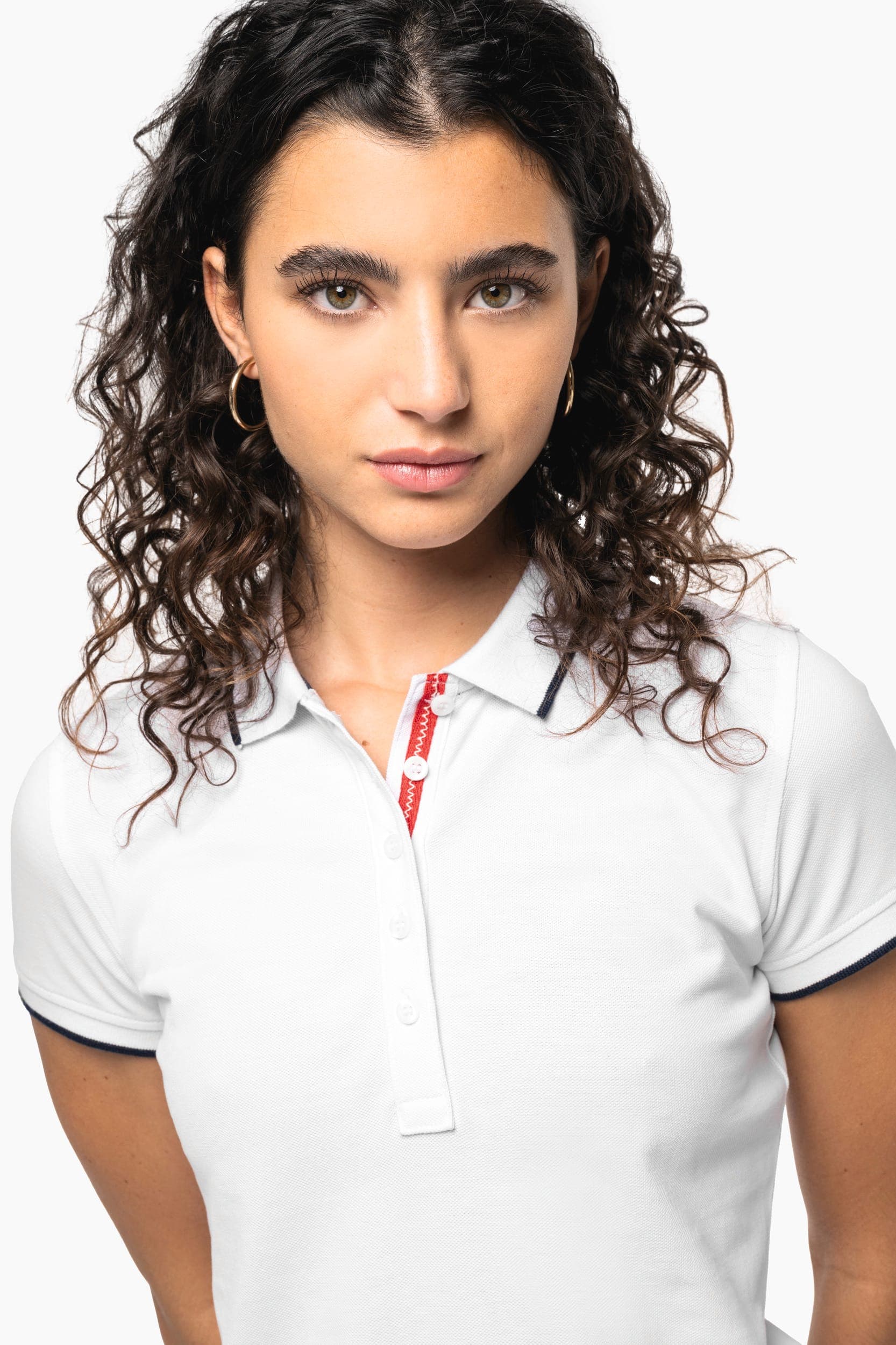 Polo maille piquée manches courtes femme en situation