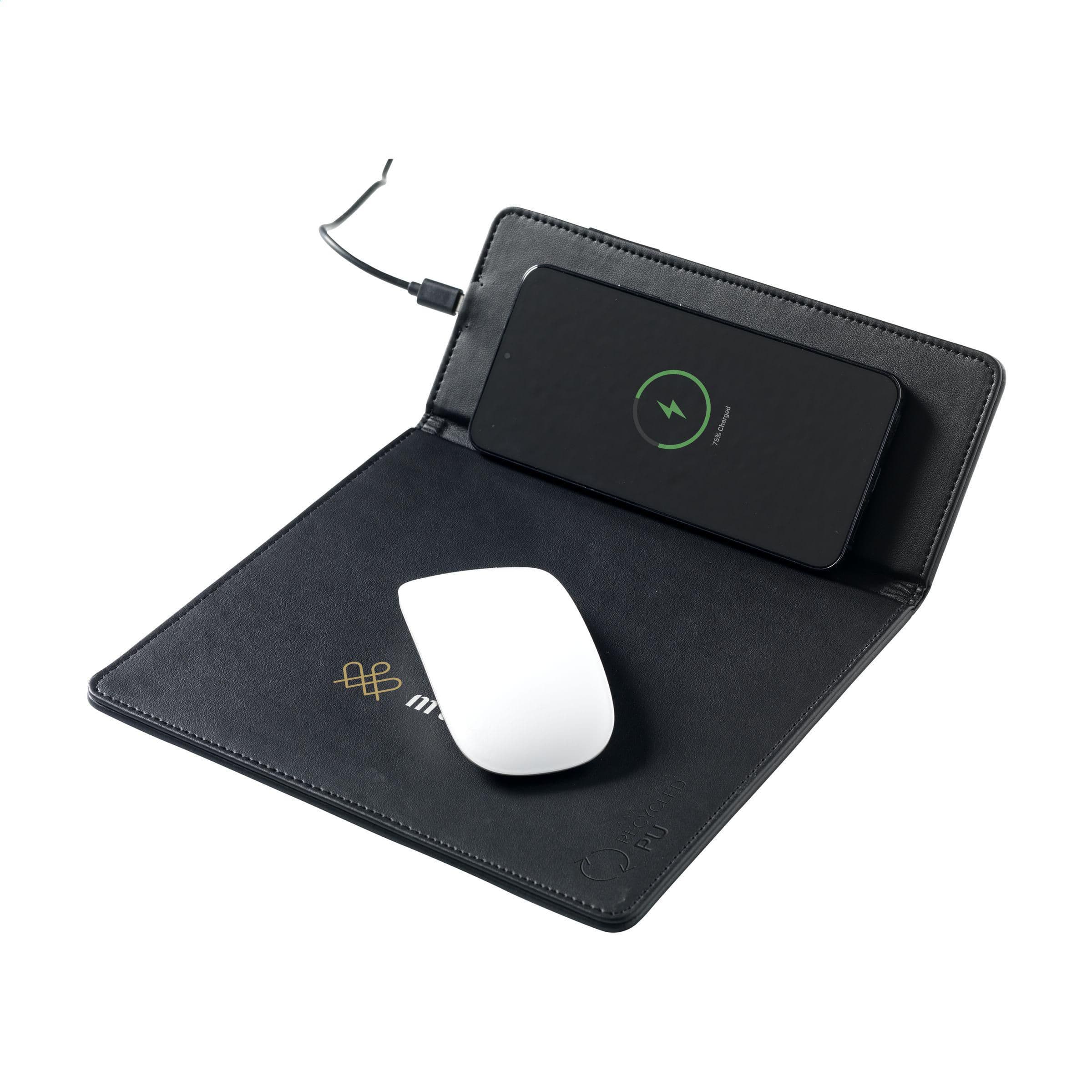 Tapis de souris avec charge sans fil RCS recyclé en situation